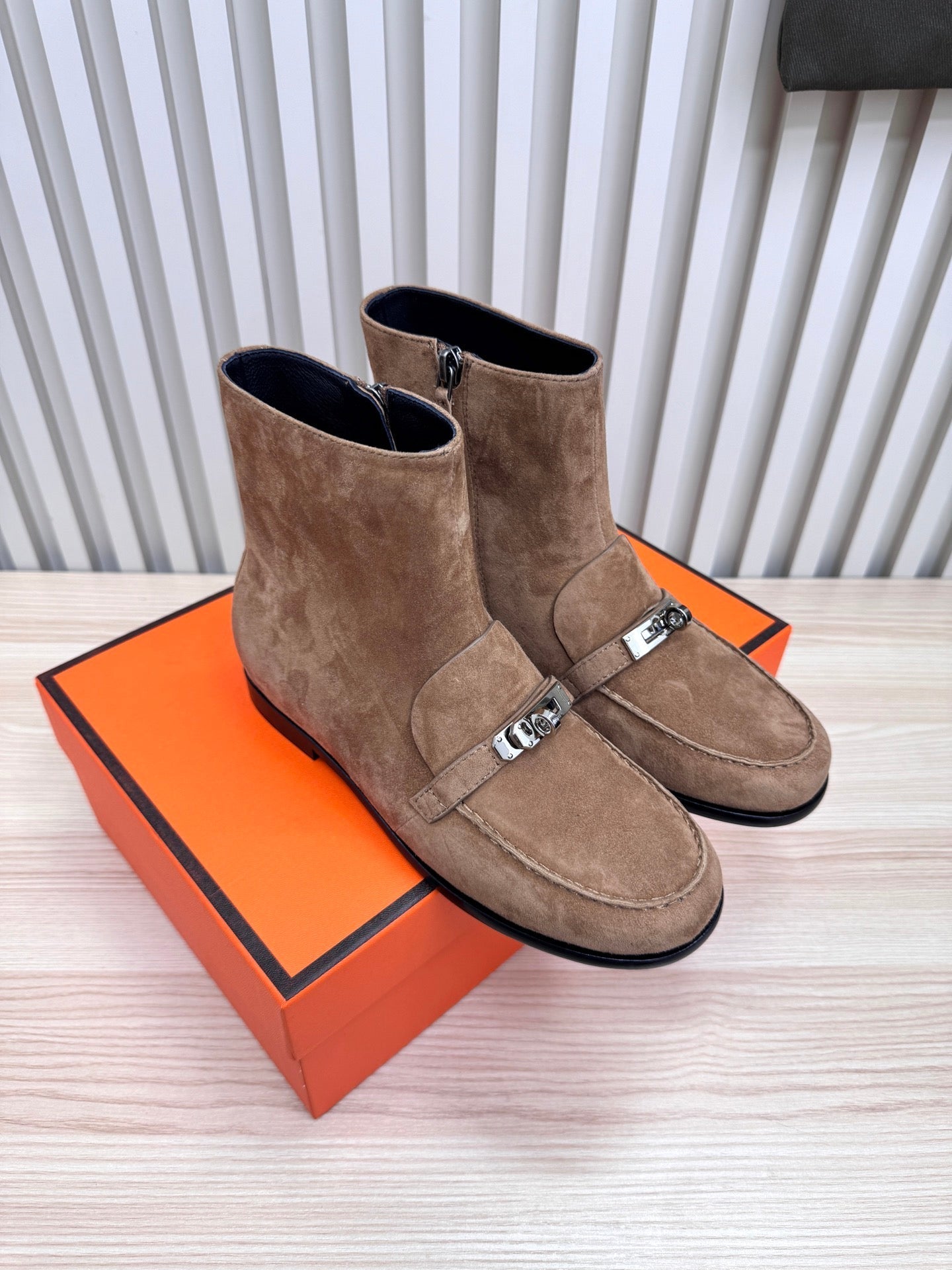 HM 25 Kelly Buckle Ankle Boots Tan Silver Suede 513079