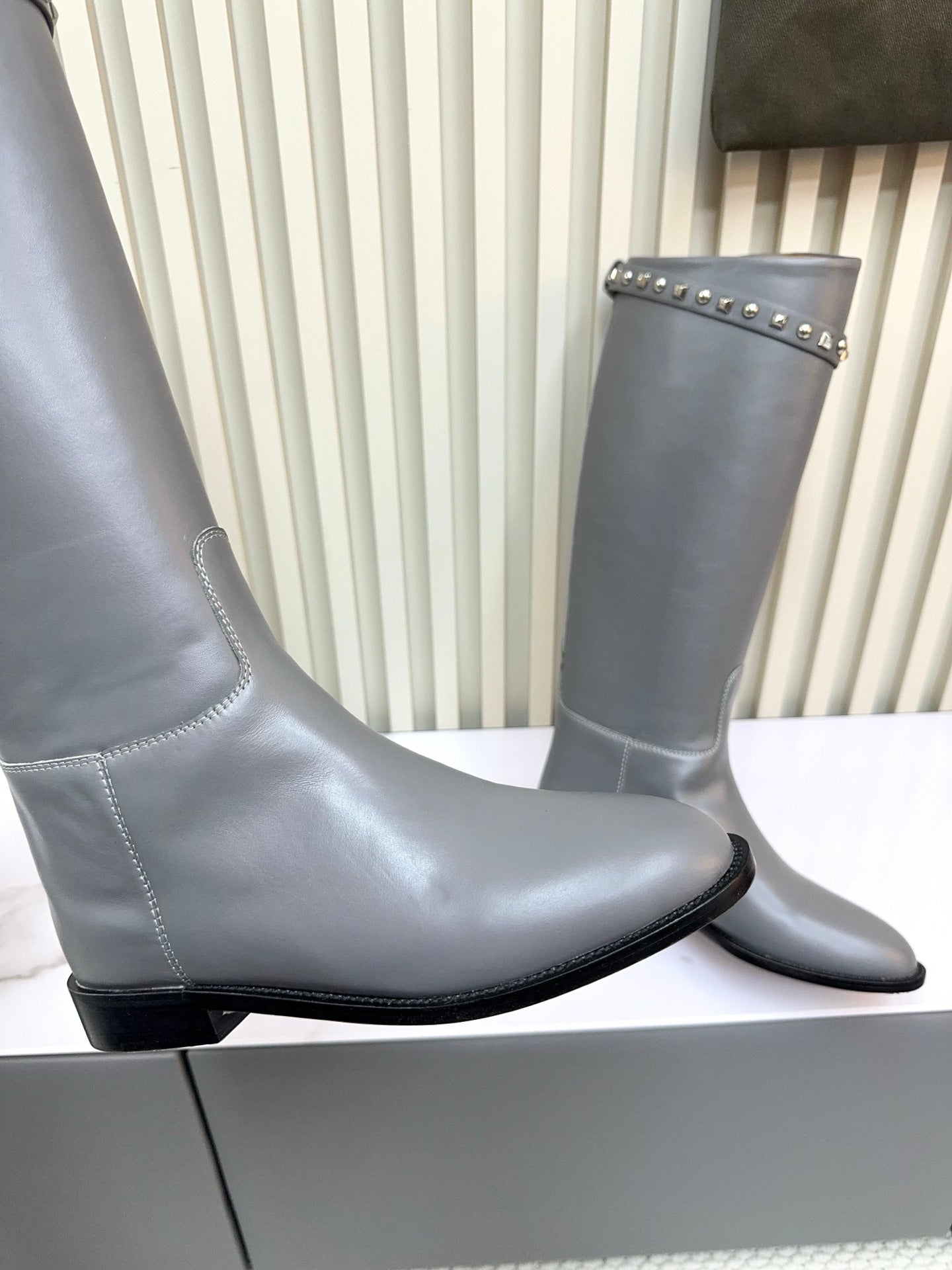 HM 25ss Kelly Buckle Riding Boots Gray Cowhide 576120