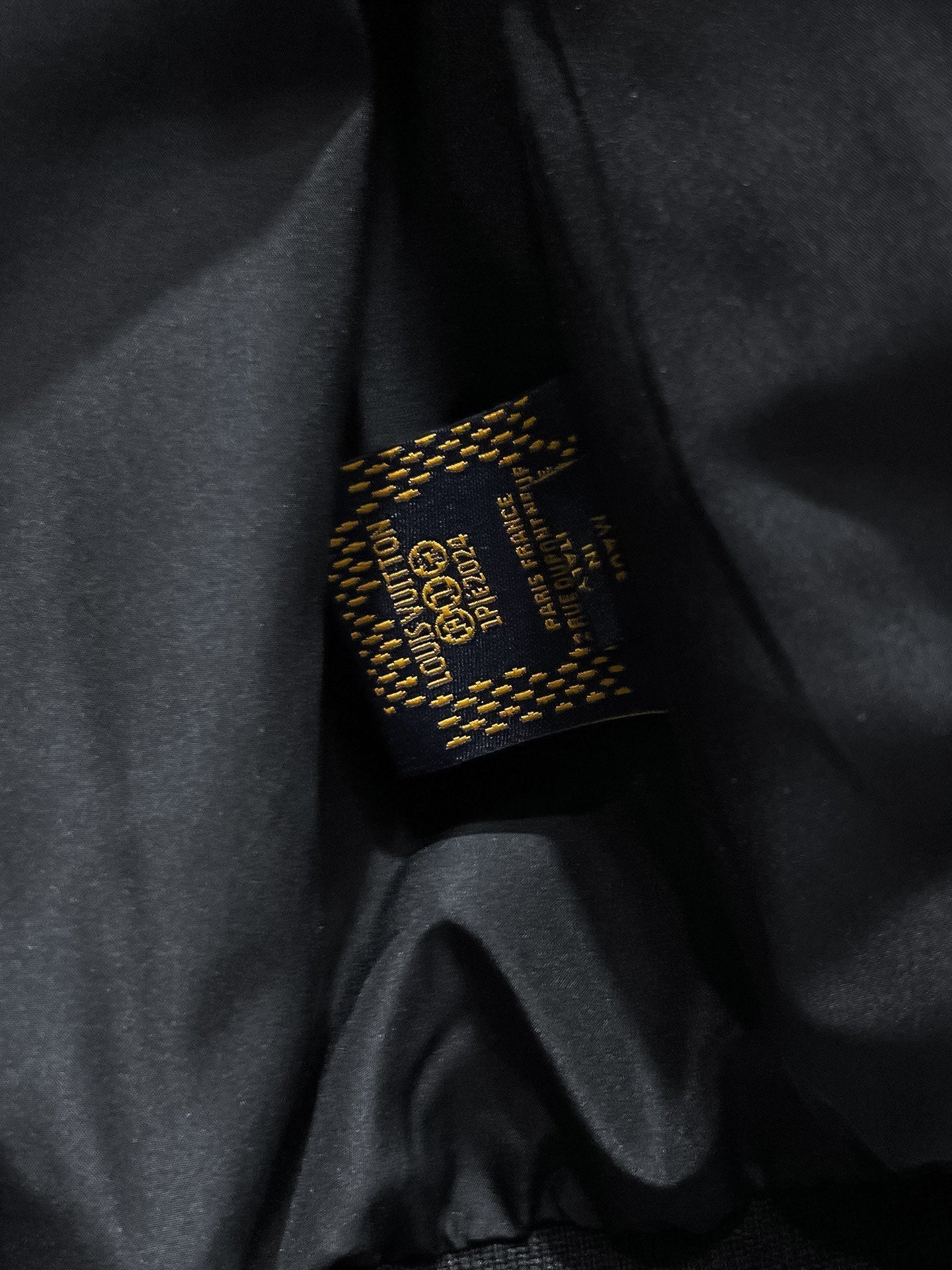 LV BLACK JACKET 239568