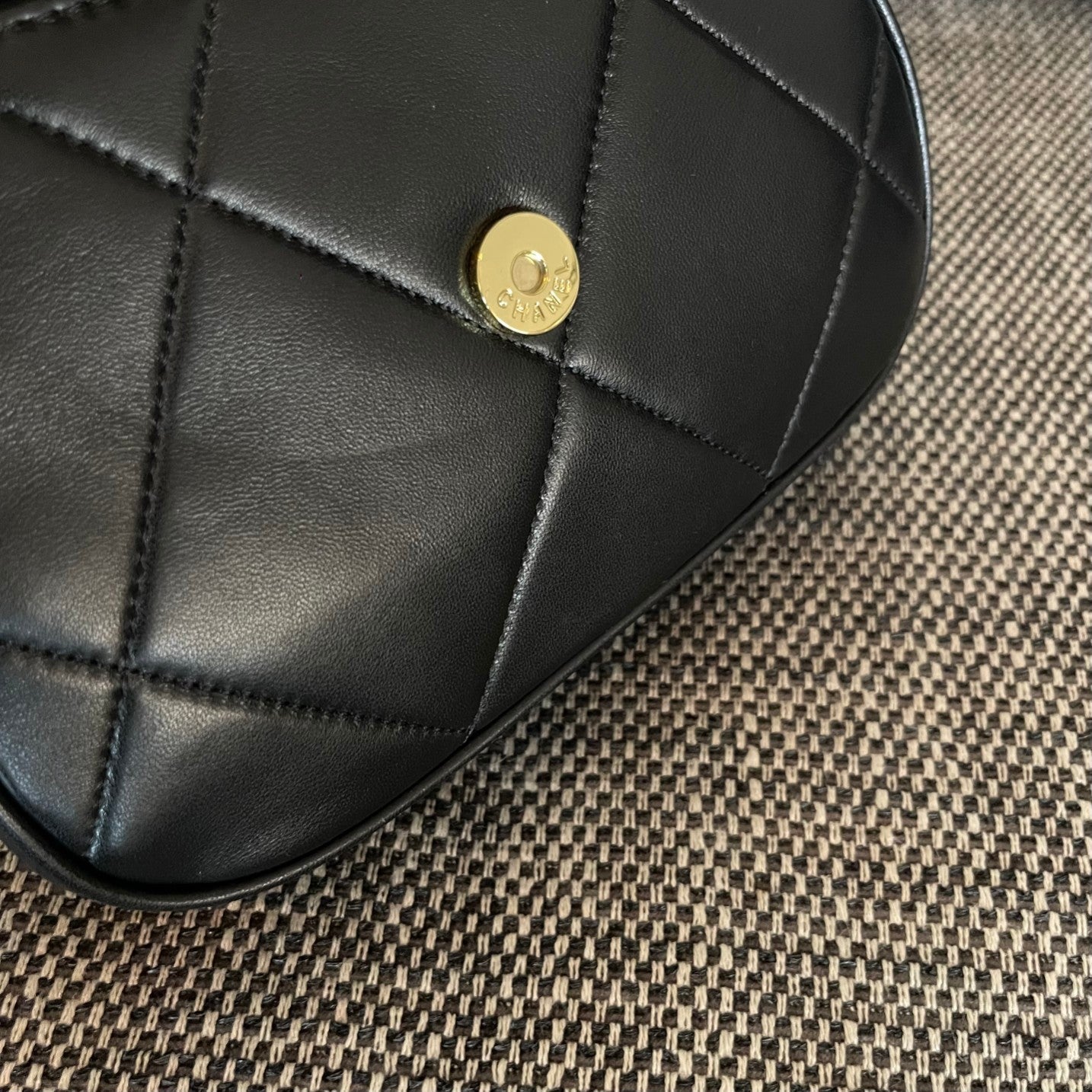 Chanel 2026 Vintage Coco Matelasse Flap Bag With Chain 22cm Black Calfskin