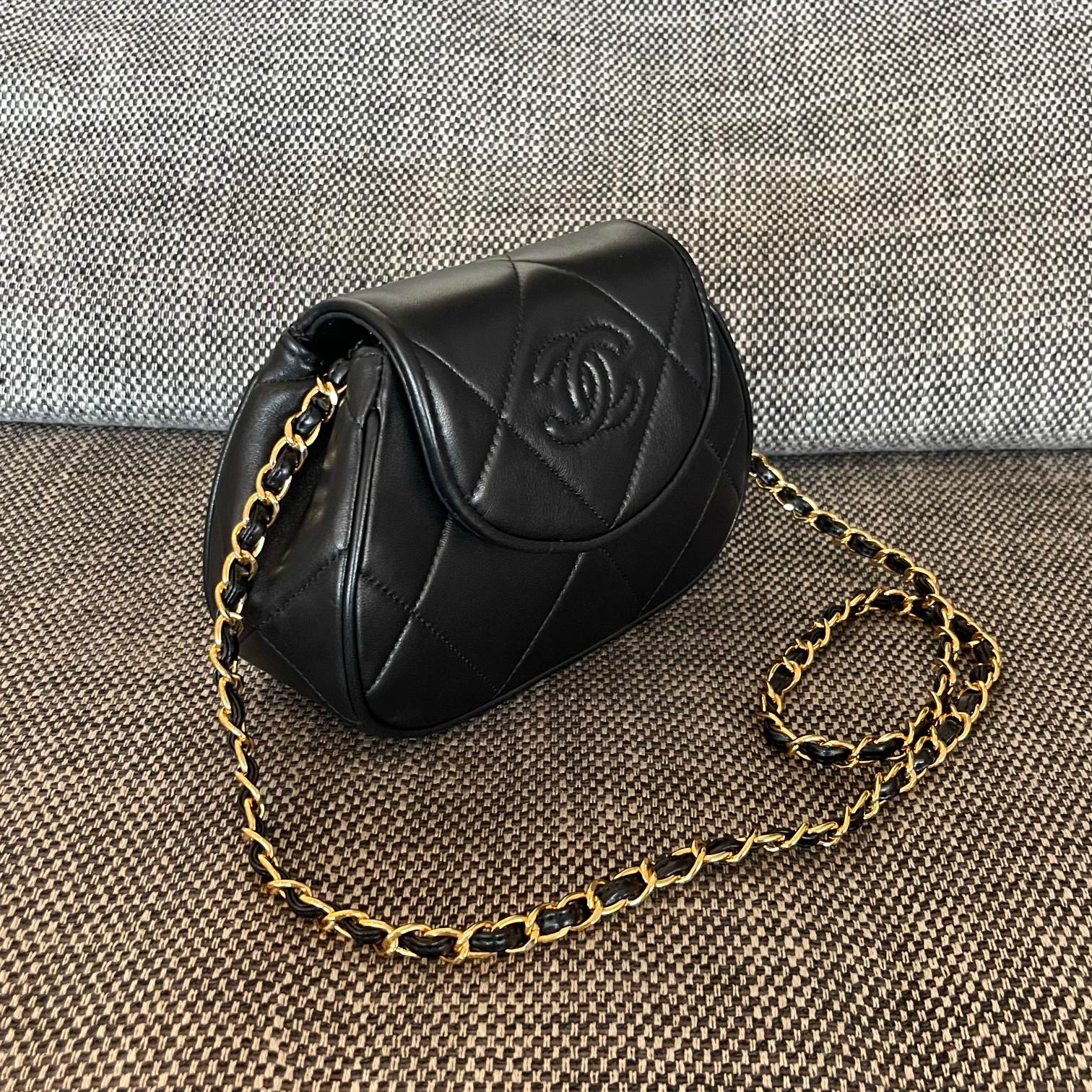 Chanel 2026 Vintage Coco Matelasse Flap Bag With Chain 22cm Black Calfskin