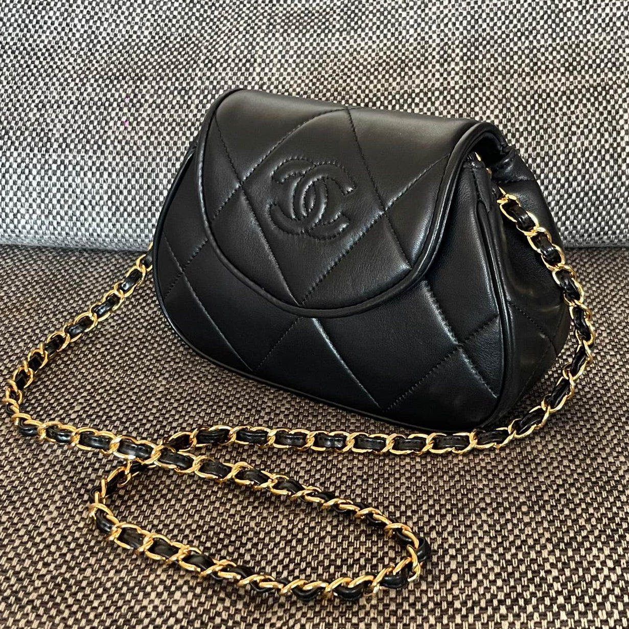 Chanel 2026 Vintage Coco Matelasse Flap Bag With Chain 22cm Black Calfskin