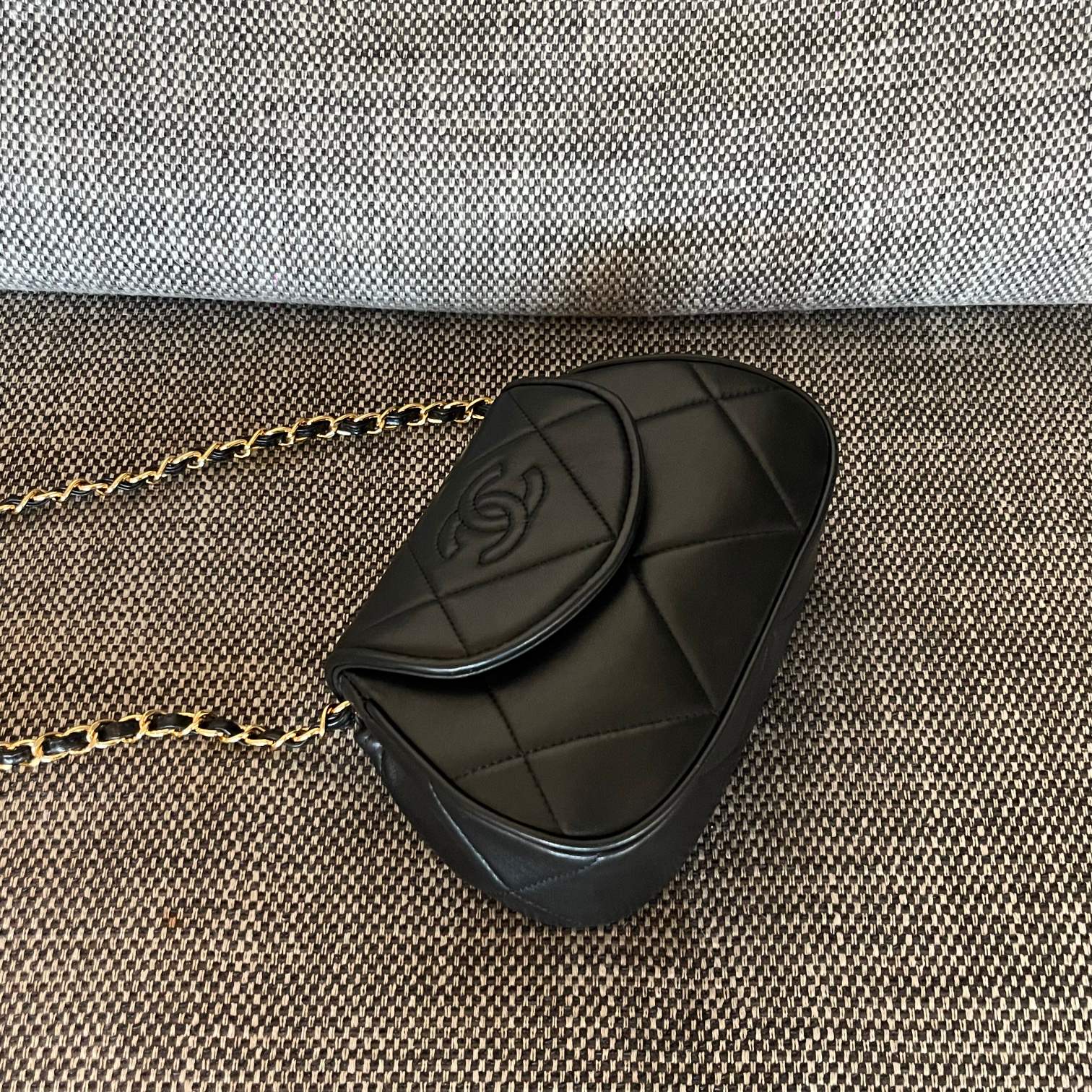 Chanel 2026 Vintage Coco Matelasse Flap Bag With Chain 22cm Black Calfskin