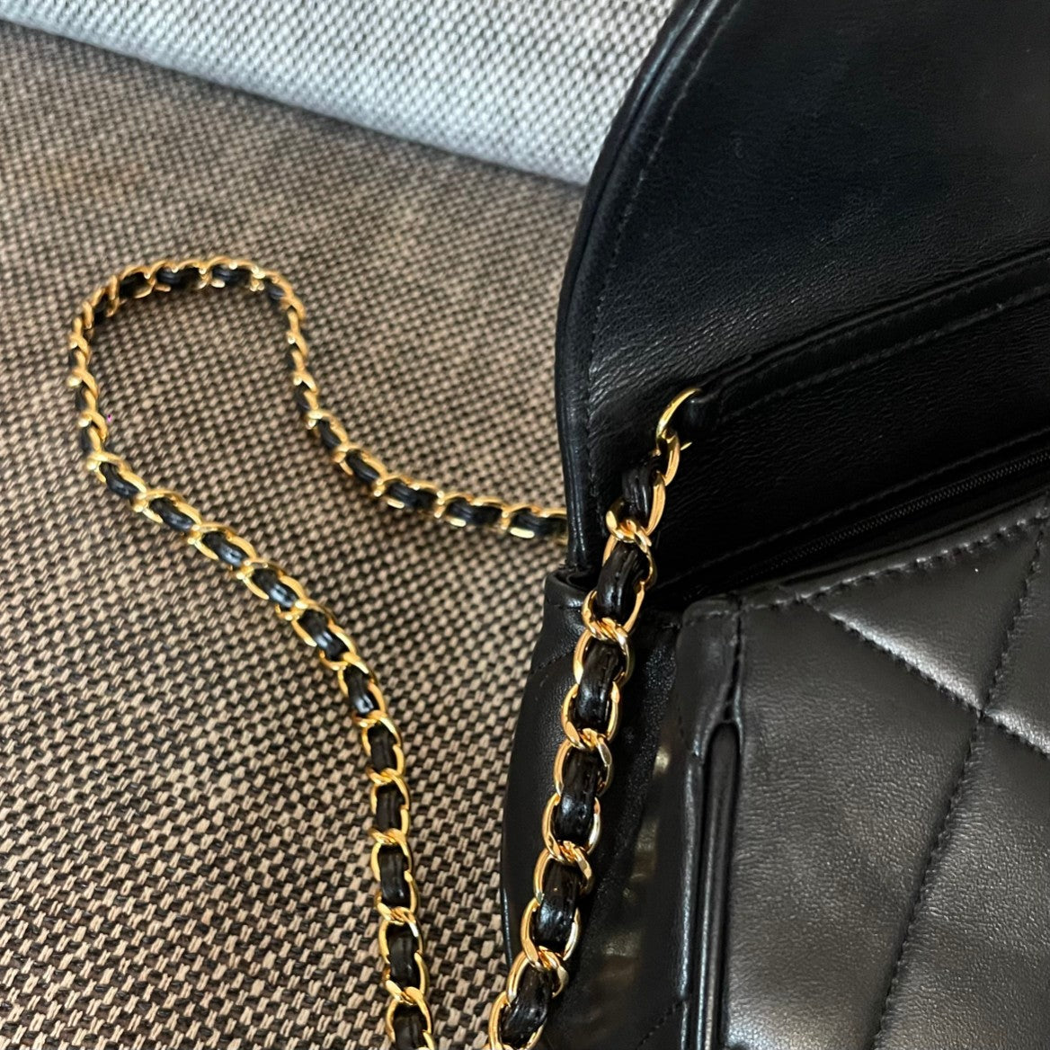 Chanel 2026 Vintage Coco Matelasse Flap Bag With Chain 22cm Black Calfskin
