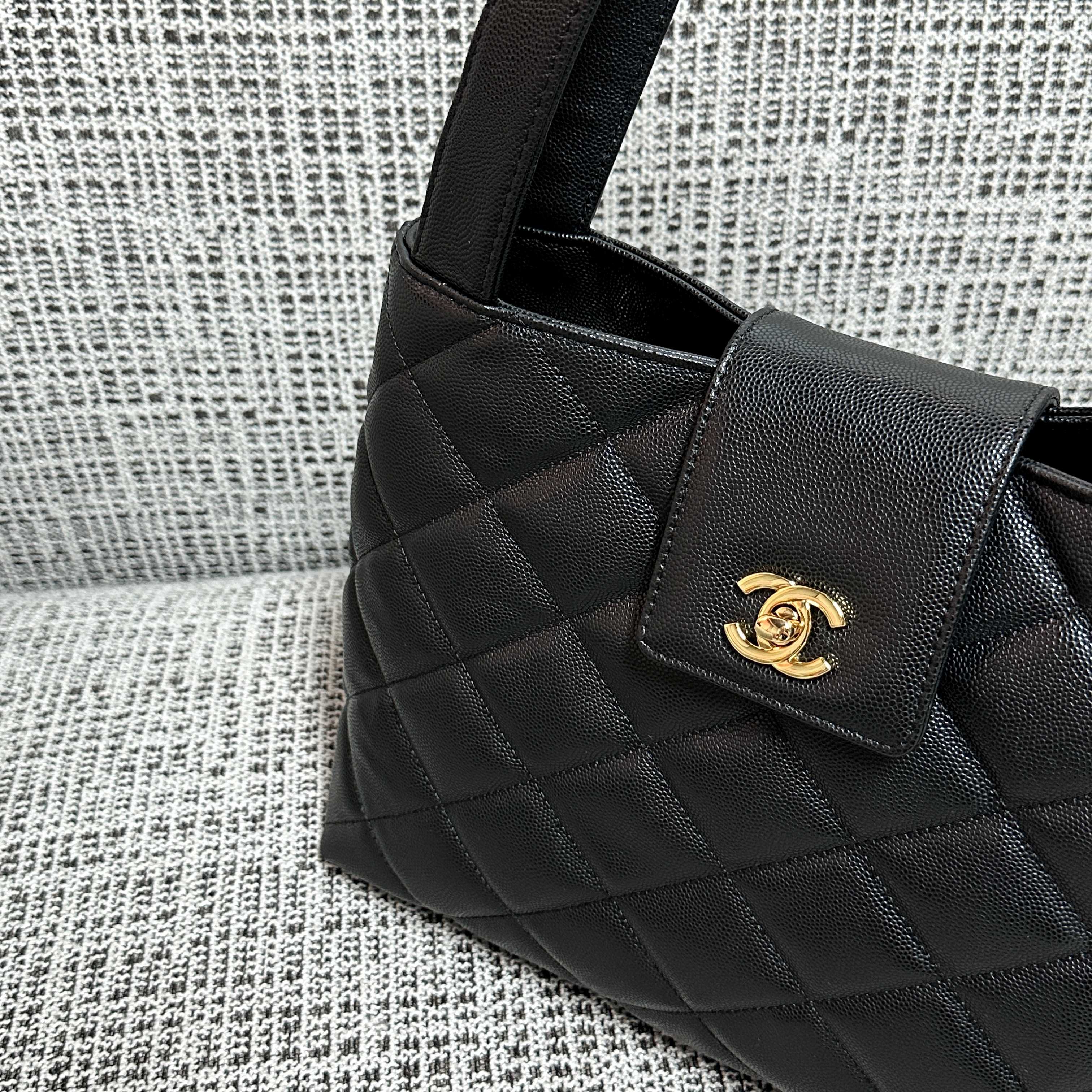 Chanel 2026 Caviar Diamond Flap Shoulder Bag 29cm Black Embossed Calfskin