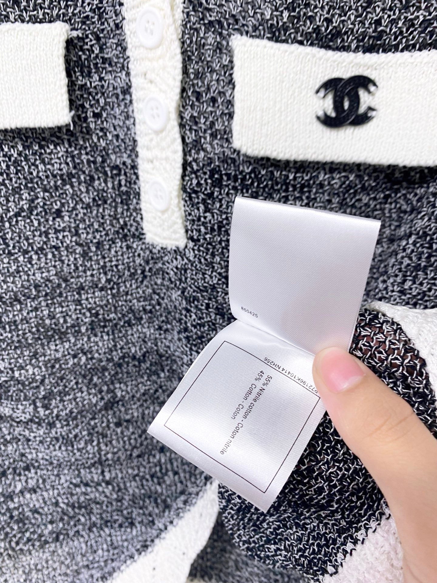 Chanel 2026 V-neck Knit Vest Grey With White Trim Cotton 427597