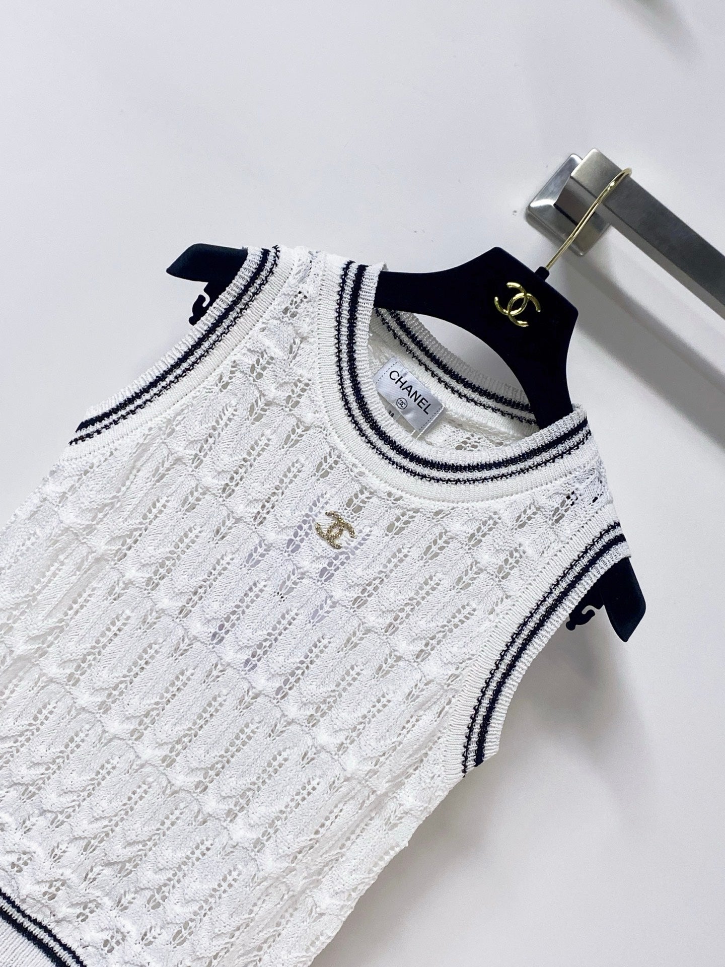 Chanel 2026 White And Black Wool Knit Vest 479935