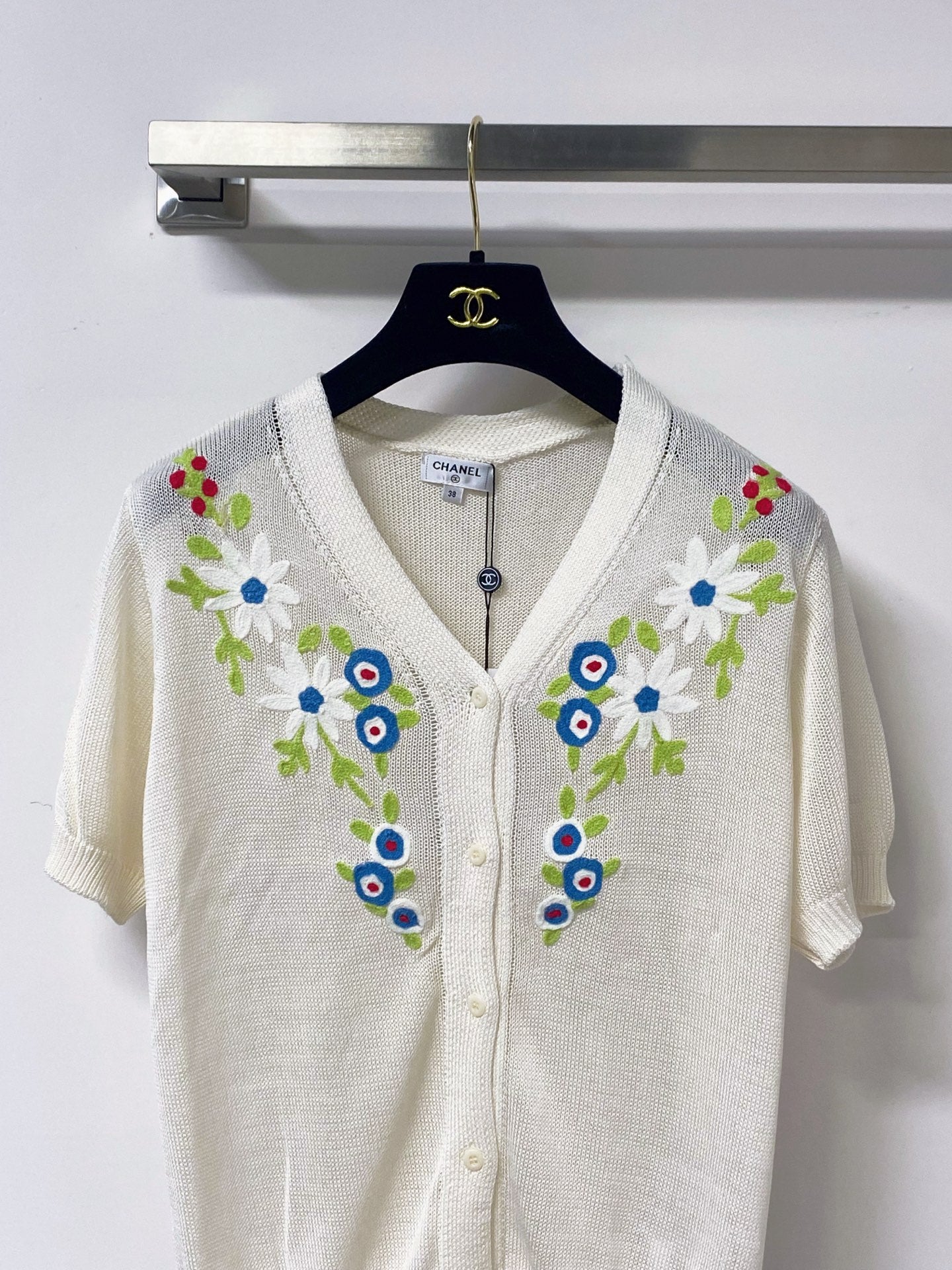 Chanel 2026 Flower Short-Sleeve Cardigan Cream Cotton 705305
