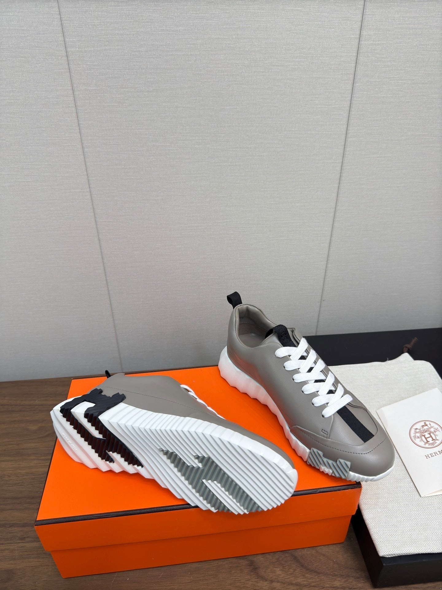 HM Bouncing Sneaker Stone Grey Calfskin 213524
