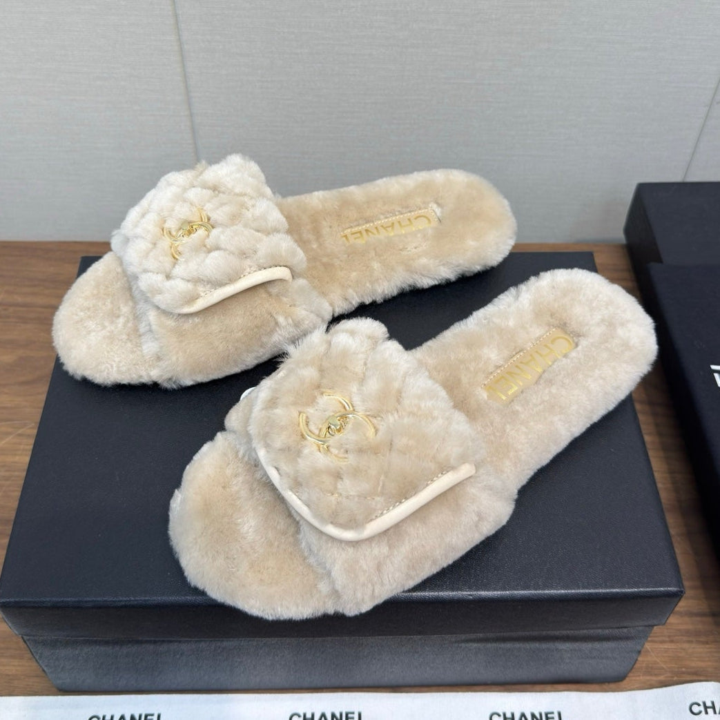 Chanel 25 Slipper Beige Smooth Lambwool 465601