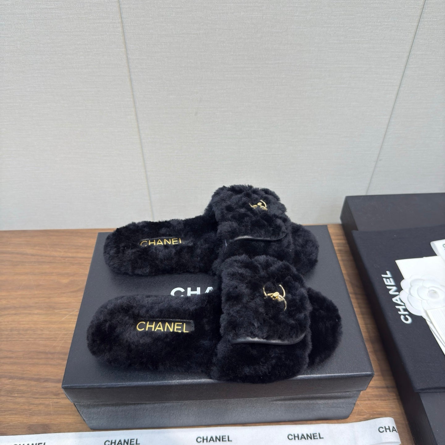 Chanel 25 Slipper black Smooth Lambwool 465602