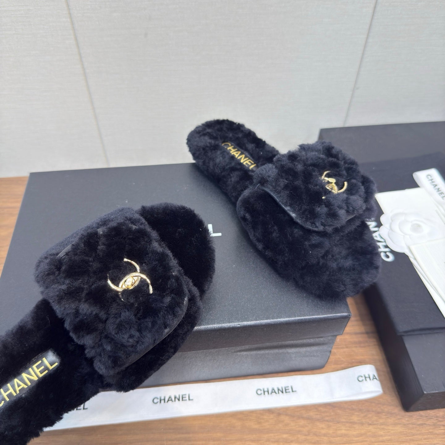 Chanel 25 Slipper black Smooth Lambwool 465602