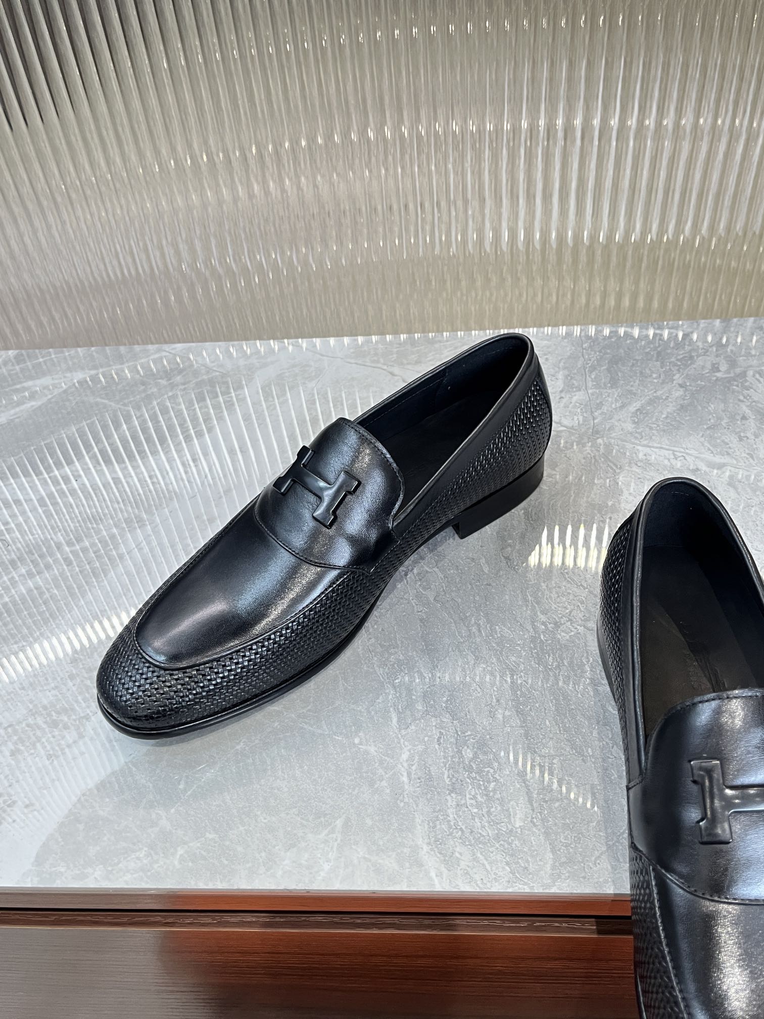 HM BLACK H-BUCKLE LOAFER BLACK CALFSKIN