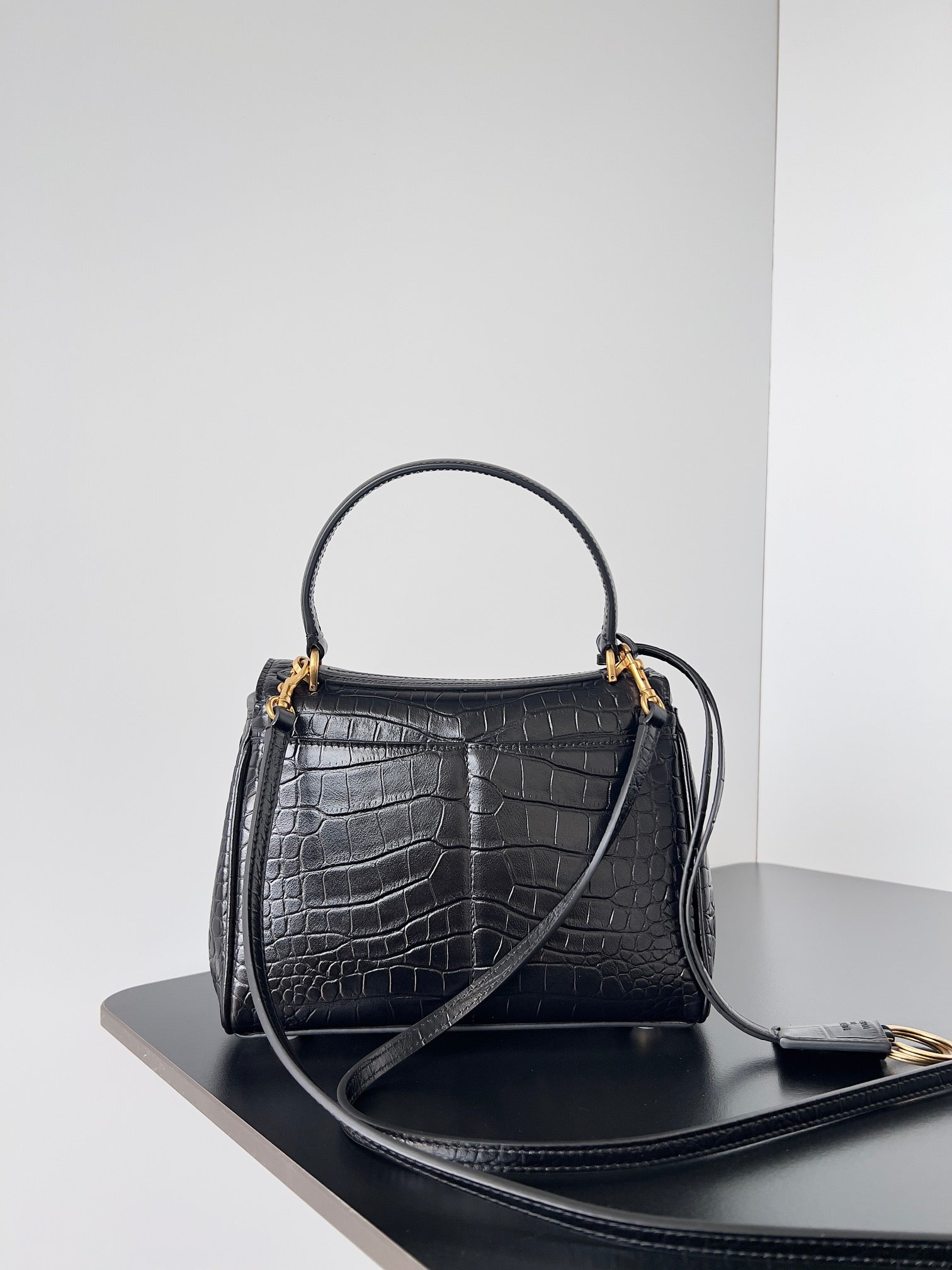𝗕𝗮𝗹𝗲𝗻𝗰𝗶𝗮𝗴𝗮 Rodeo 22 Crocodile Embossed Bag Black Leather