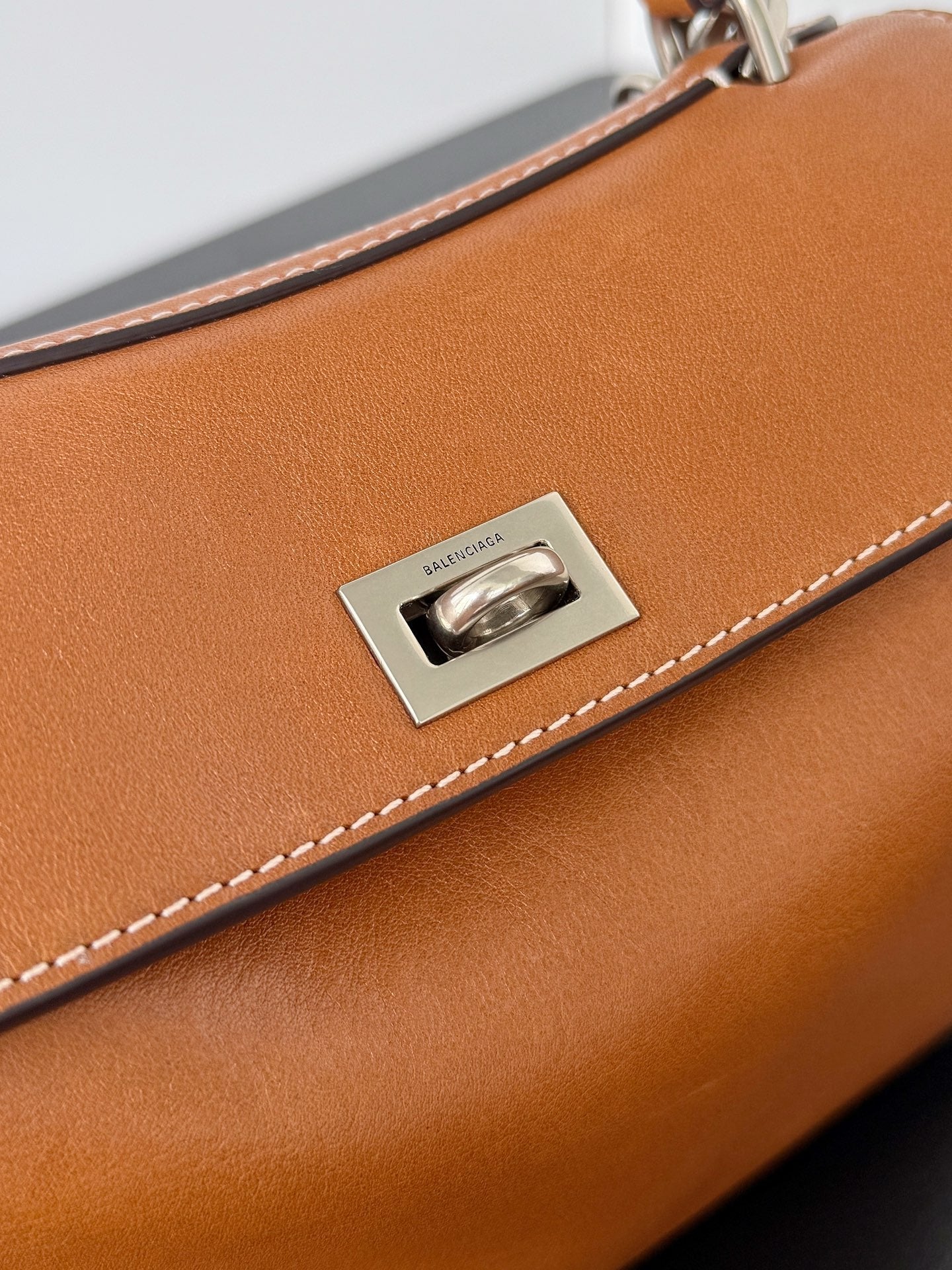 𝗕𝗮𝗹𝗲𝗻𝗰𝗶𝗮𝗴𝗮 Rodeo 22 bag brown lambskin