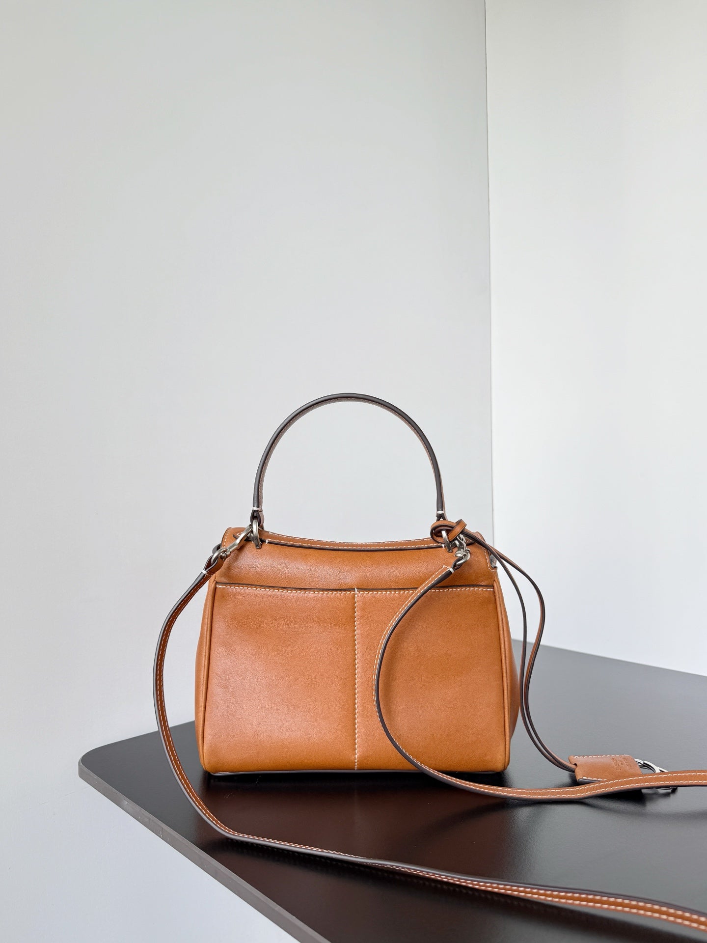 𝗕𝗮𝗹𝗲𝗻𝗰𝗶𝗮𝗴𝗮 Rodeo 22 bag brown lambskin