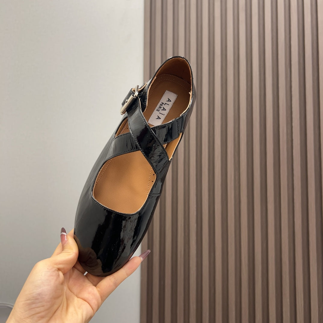 Alaila Criss Cross Ballet Flats In Black Glossy Calfskin 996027