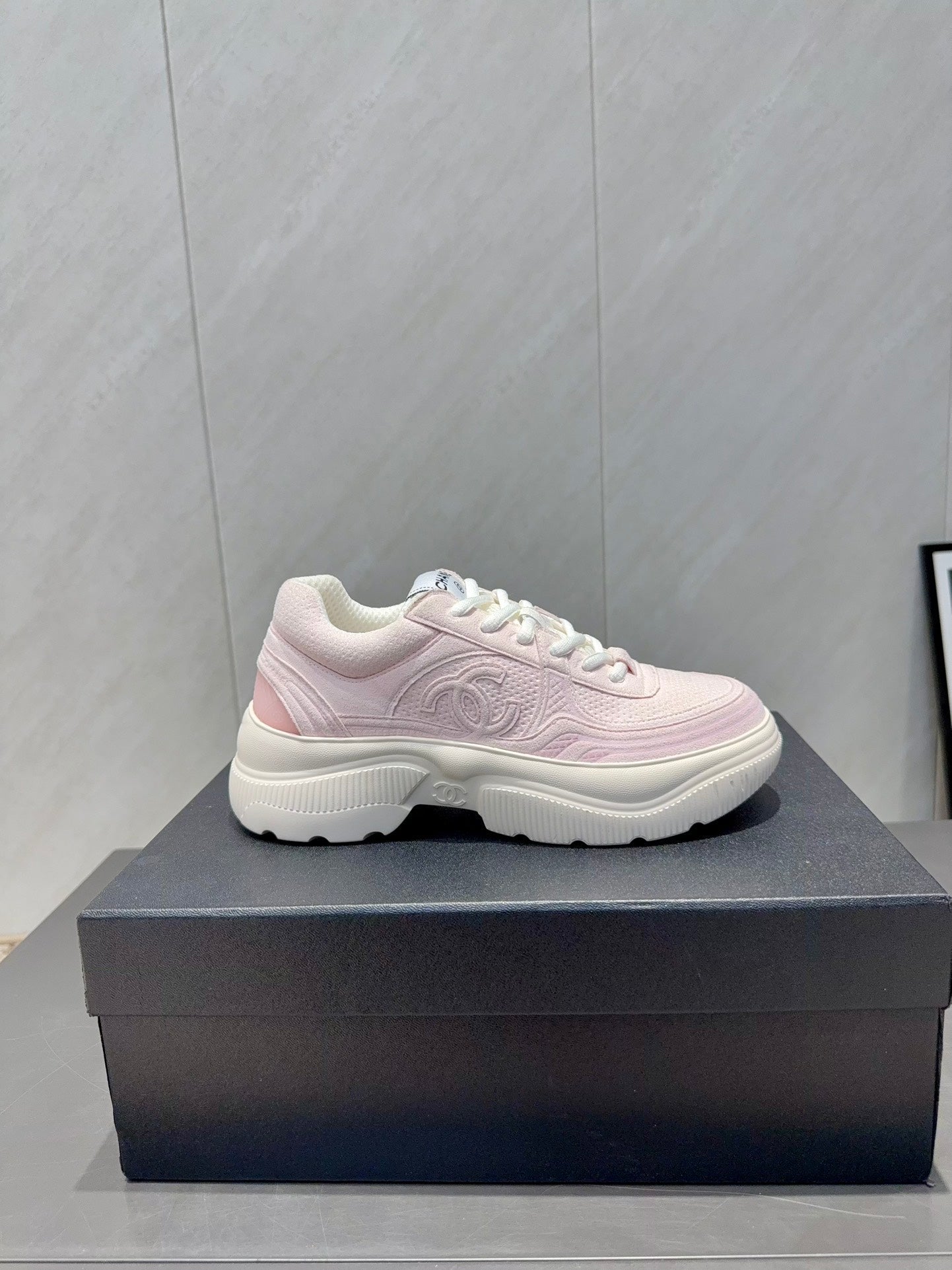 Chanel 25 Sneaker Pink White Mesh Fabric 540319