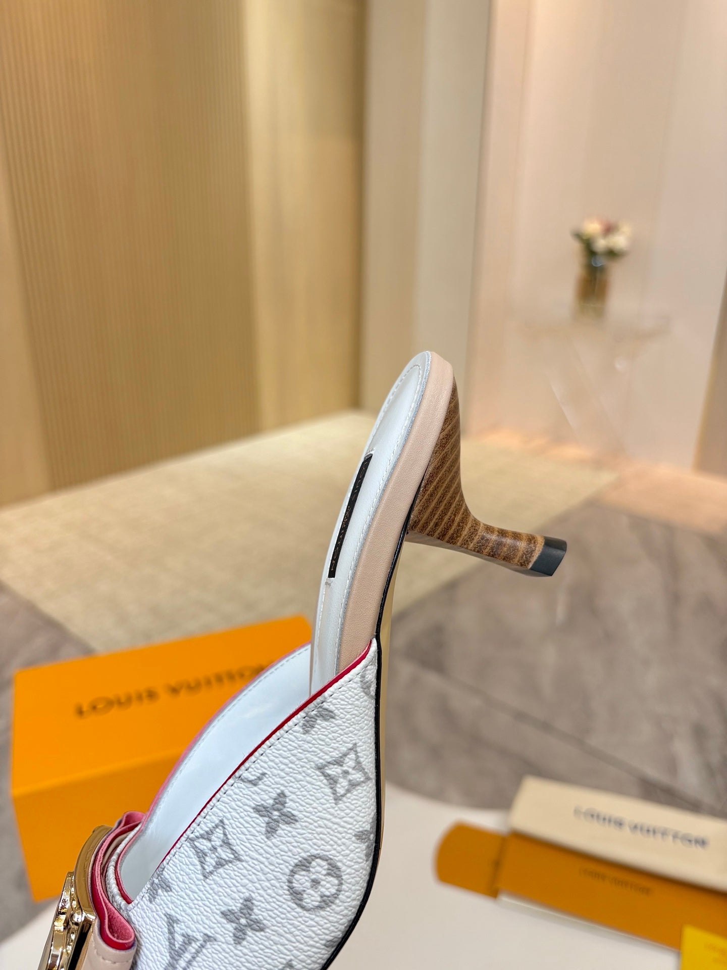 LV 26ss High-Heeled Mules 60 White Gray Monogram Cowhide 664886