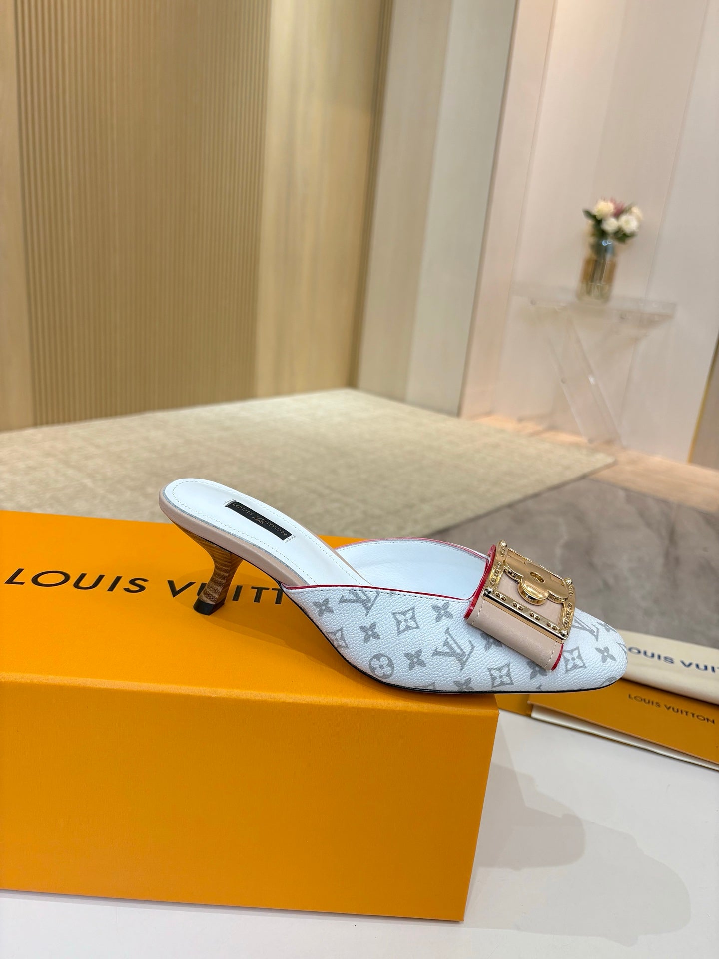 LV 26ss High-Heeled Mules 60 White Gray Monogram Cowhide 664886