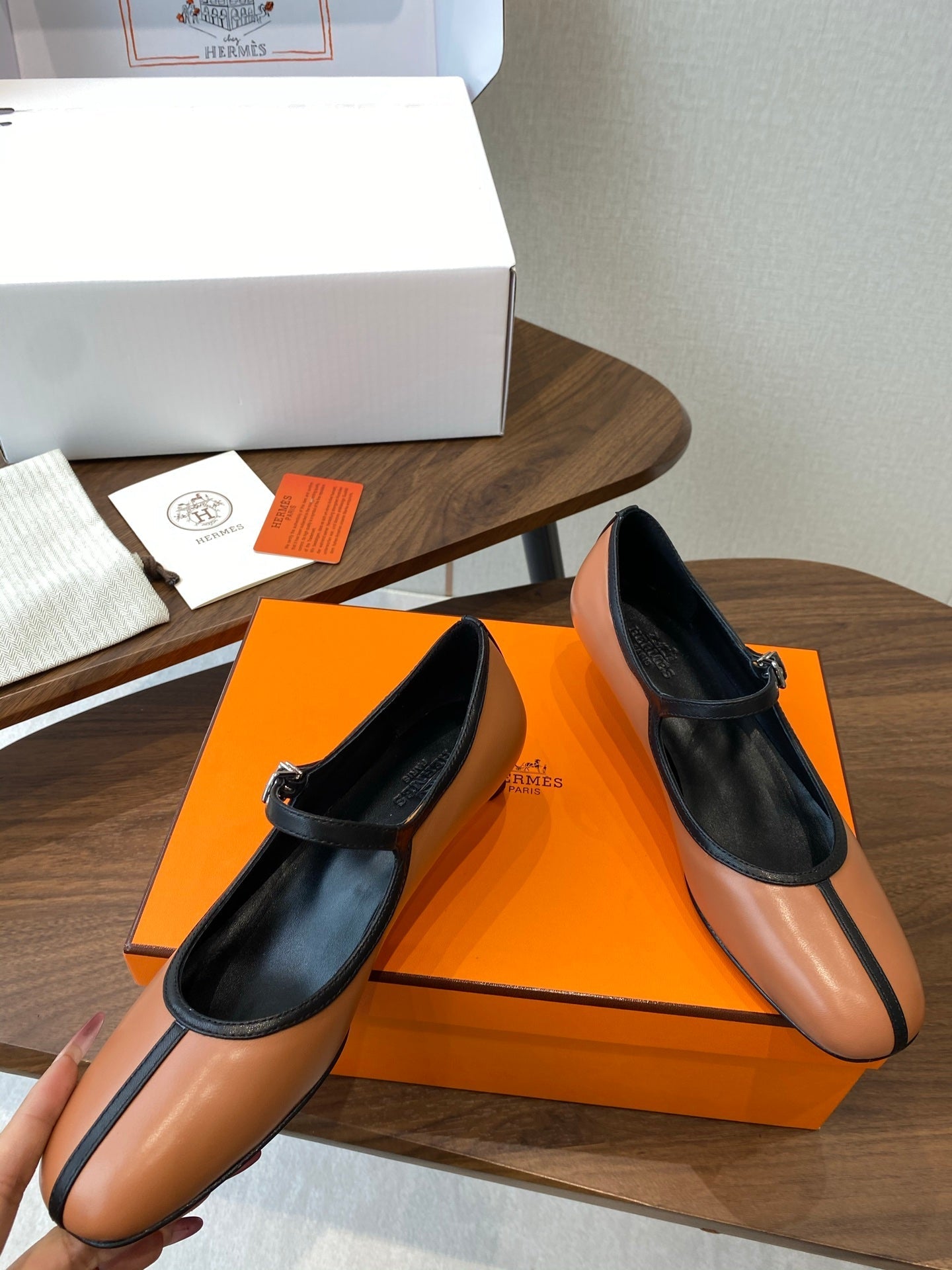 HM  25s Mary Jane 40mm Camel Black  Calfskin 422569