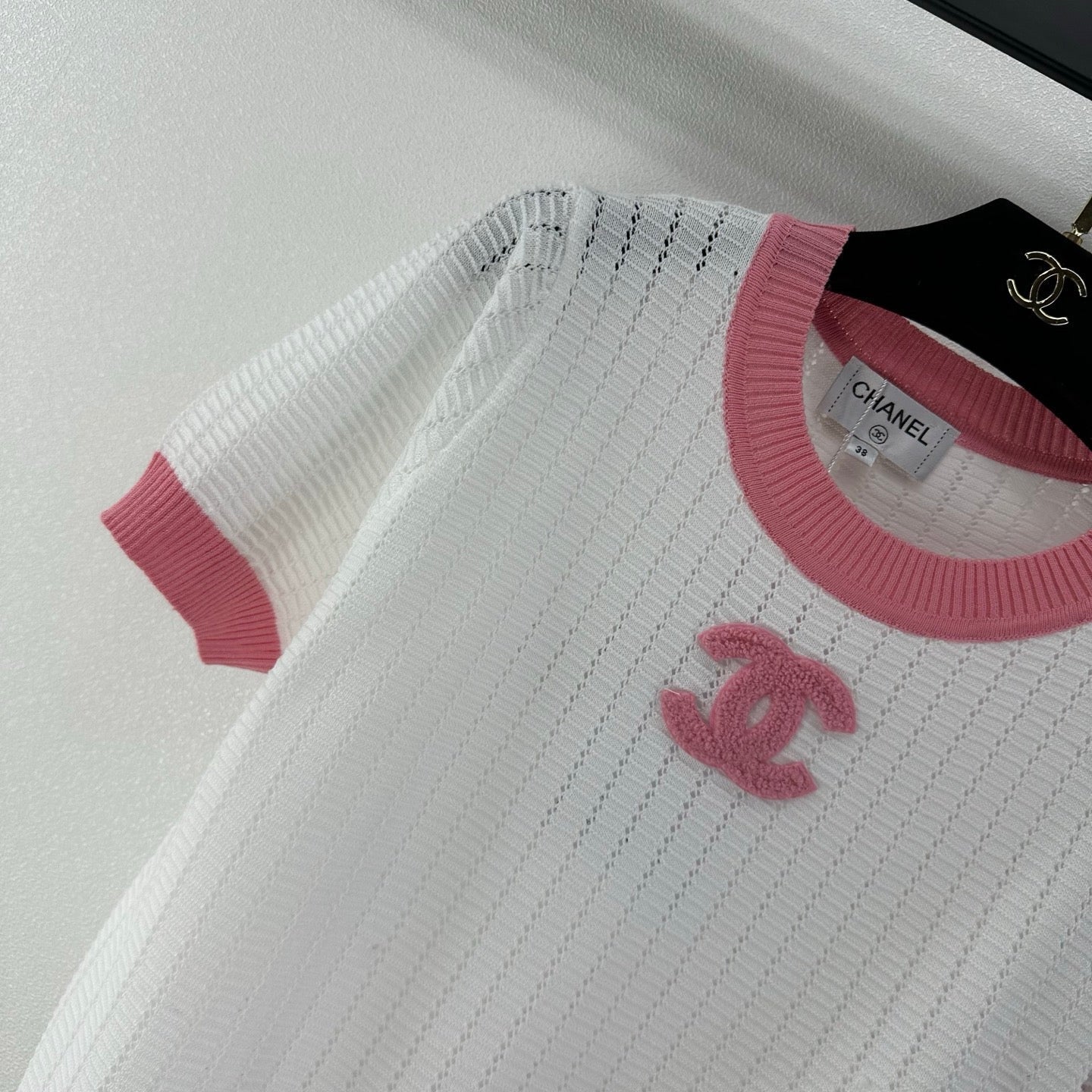 Chanel 2026 Color-blocked Knit Short-sleeved Shirt White Pink Wool 395614