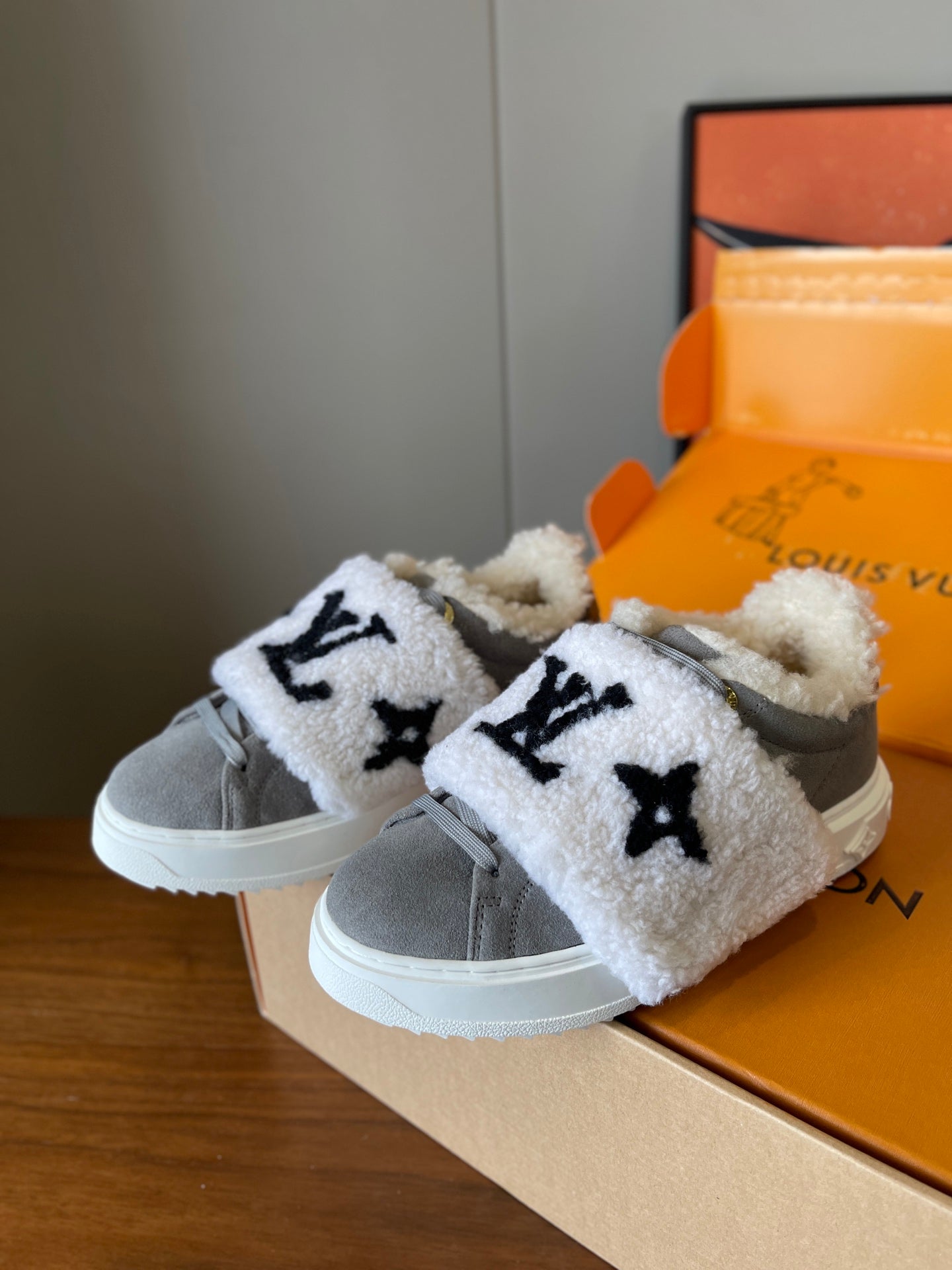 LV 26s Platform Sneakers Gray White Suede Wool 621159