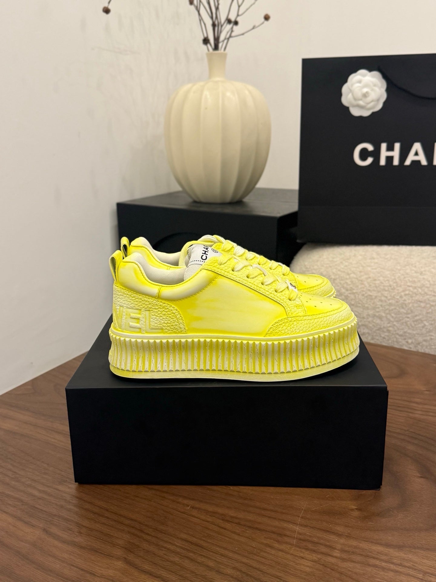 CC 26s Casual Sneaker Yellow Leather 183618