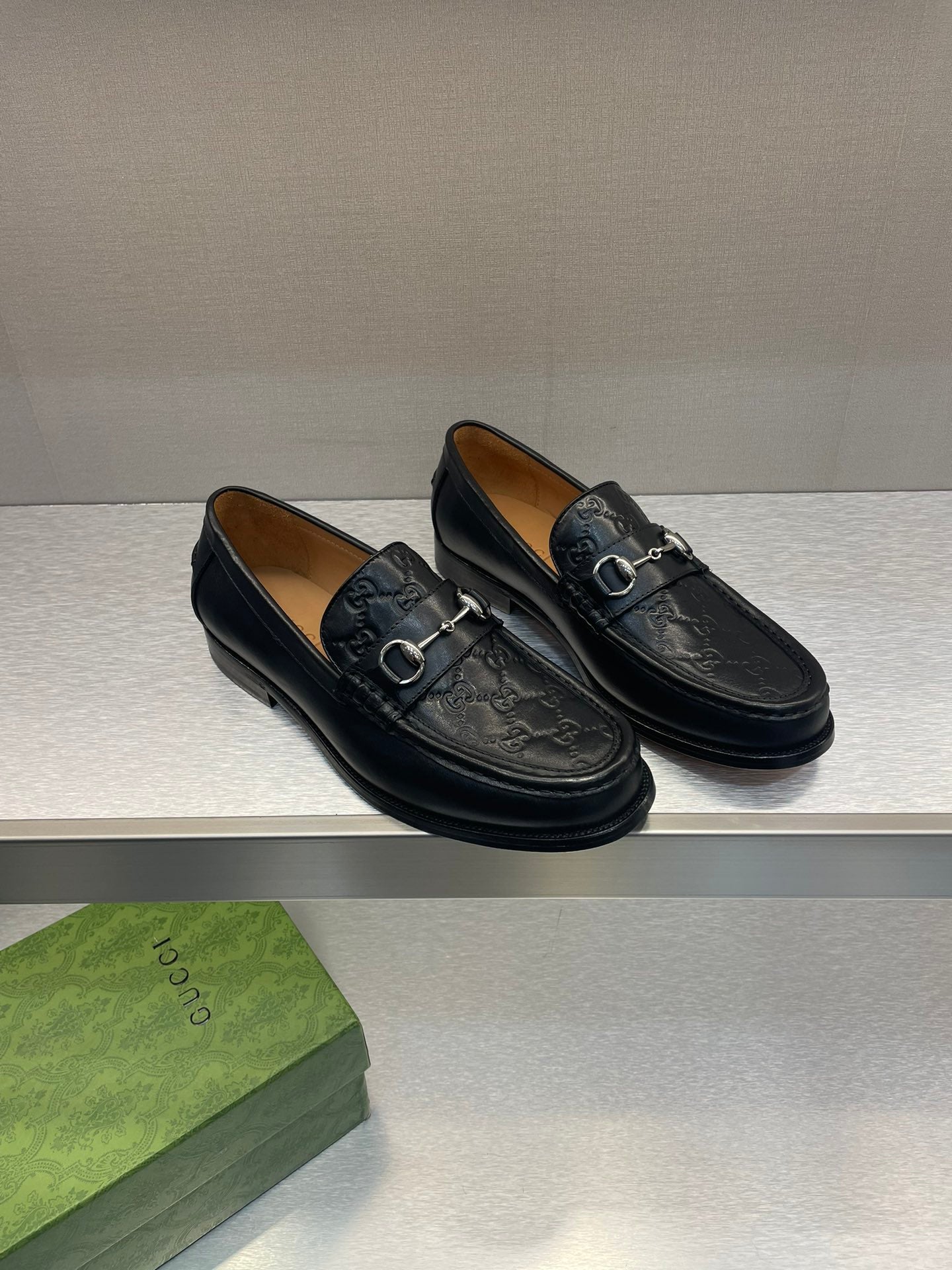 GG Men's Horsebit Loafer Black Embossed Cowhide 542447