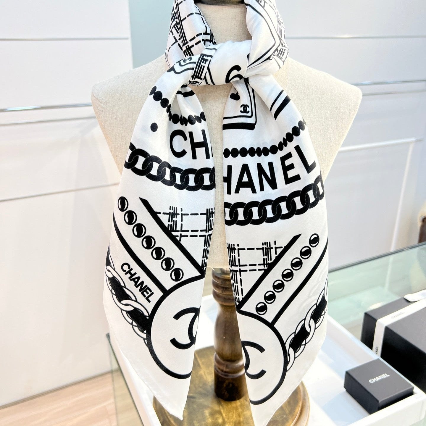 CC Square Scarf 90 CM In White Mix Black Silk  288727