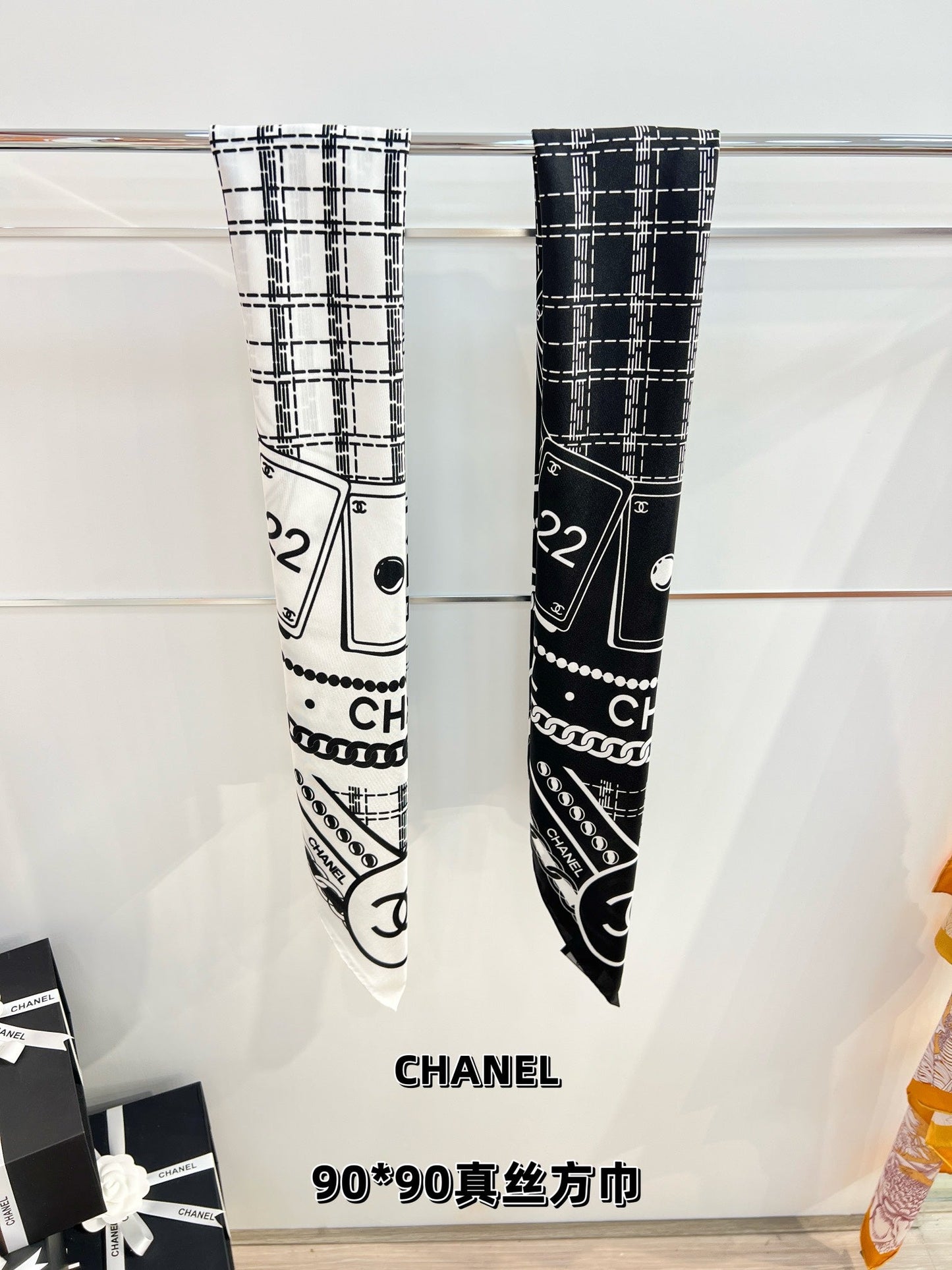 CC Square Scarf 90 CM In Black Mix White Silk 288728