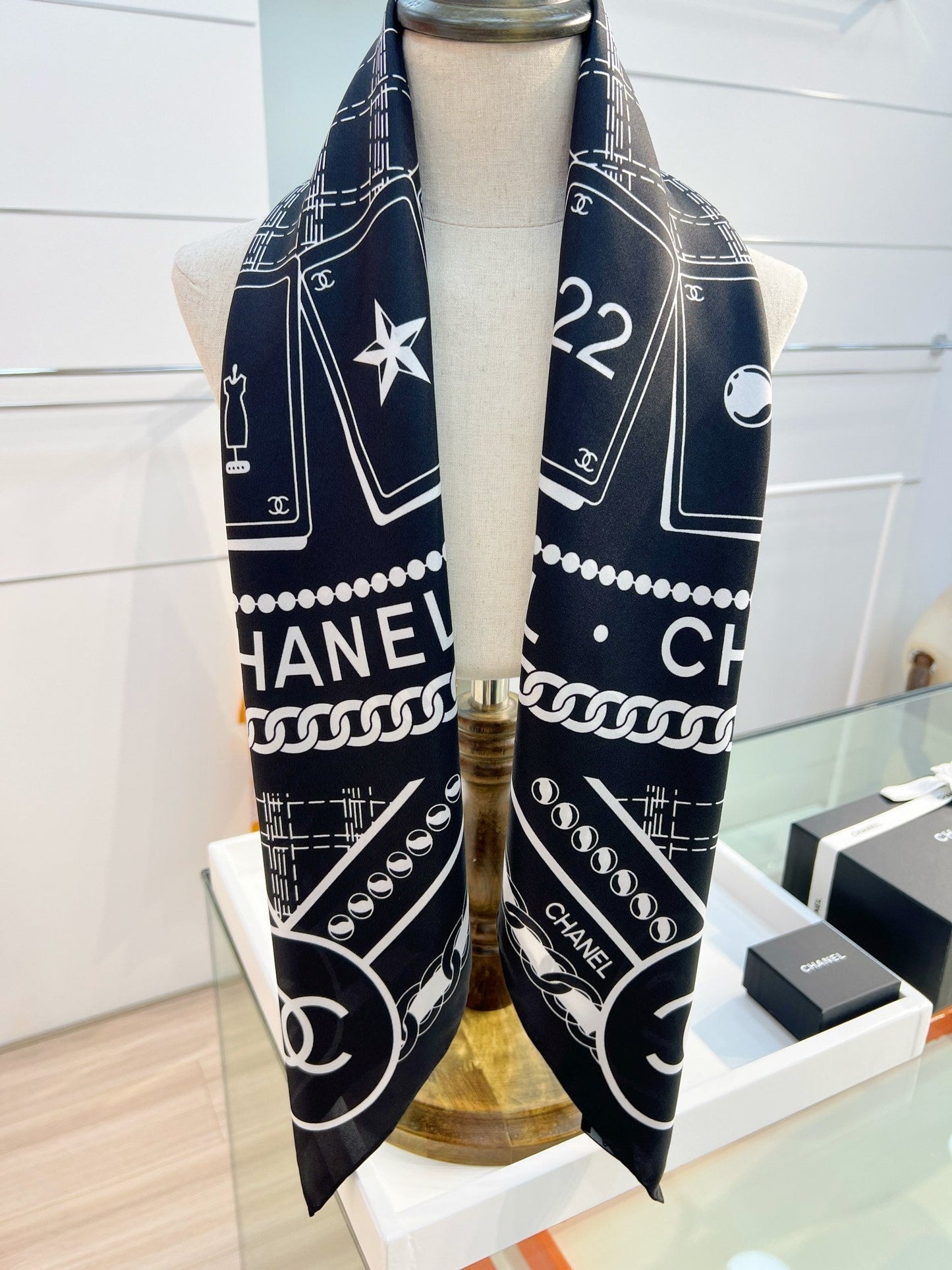 CC Square Scarf 90 CM In Black Mix White Silk 288728
