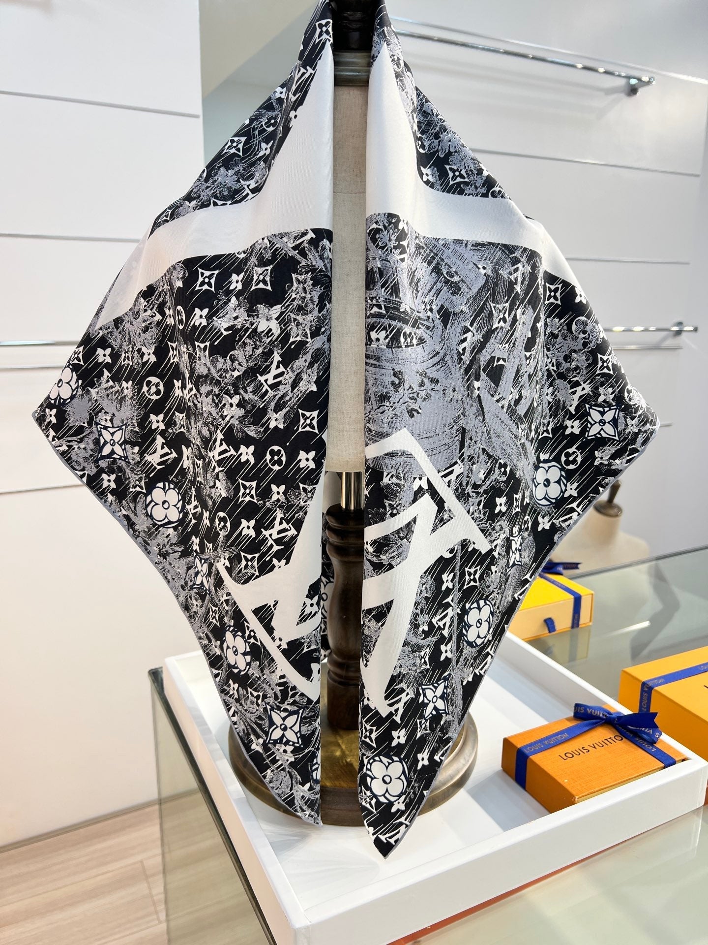 LV Double Sided Scarf 90 Black White Mulberry Silk 168821