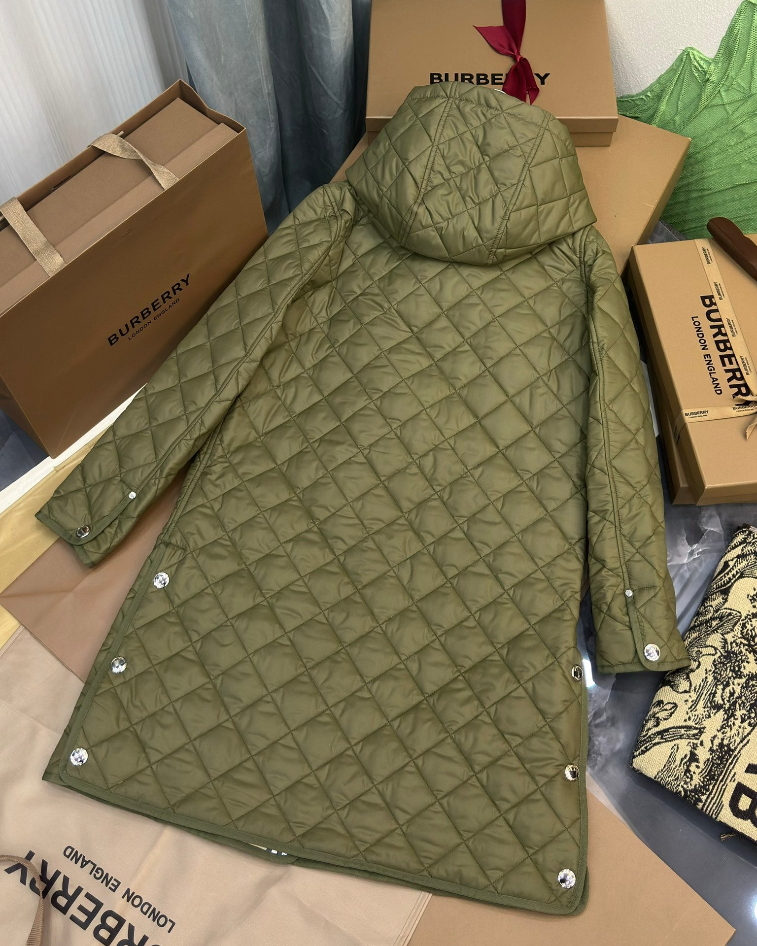 Burberry 25 Quilted  Hooded Long Coat Green Polyester Cotton