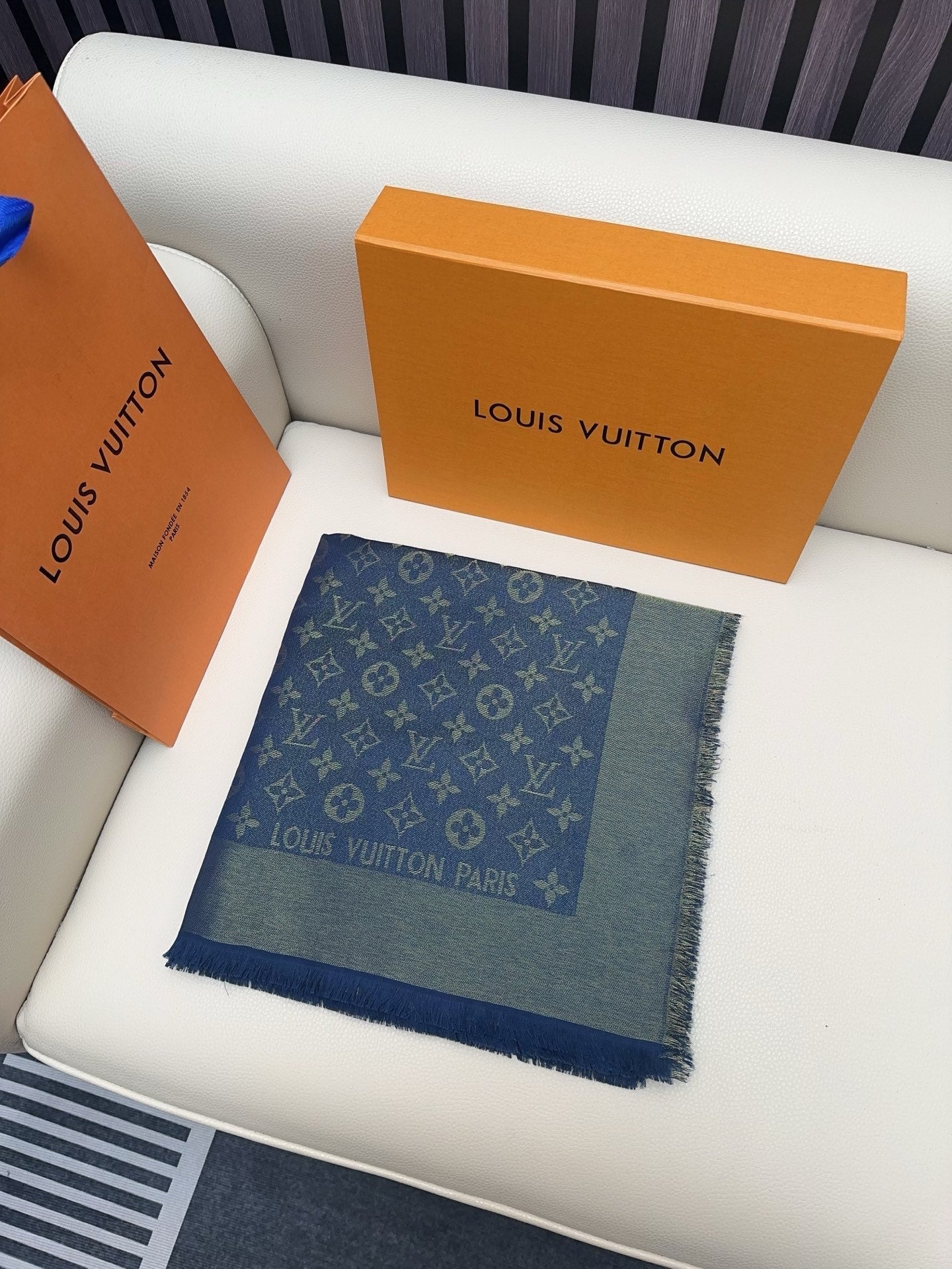 LV 25 Scarf 140CM Blue Silk 293289