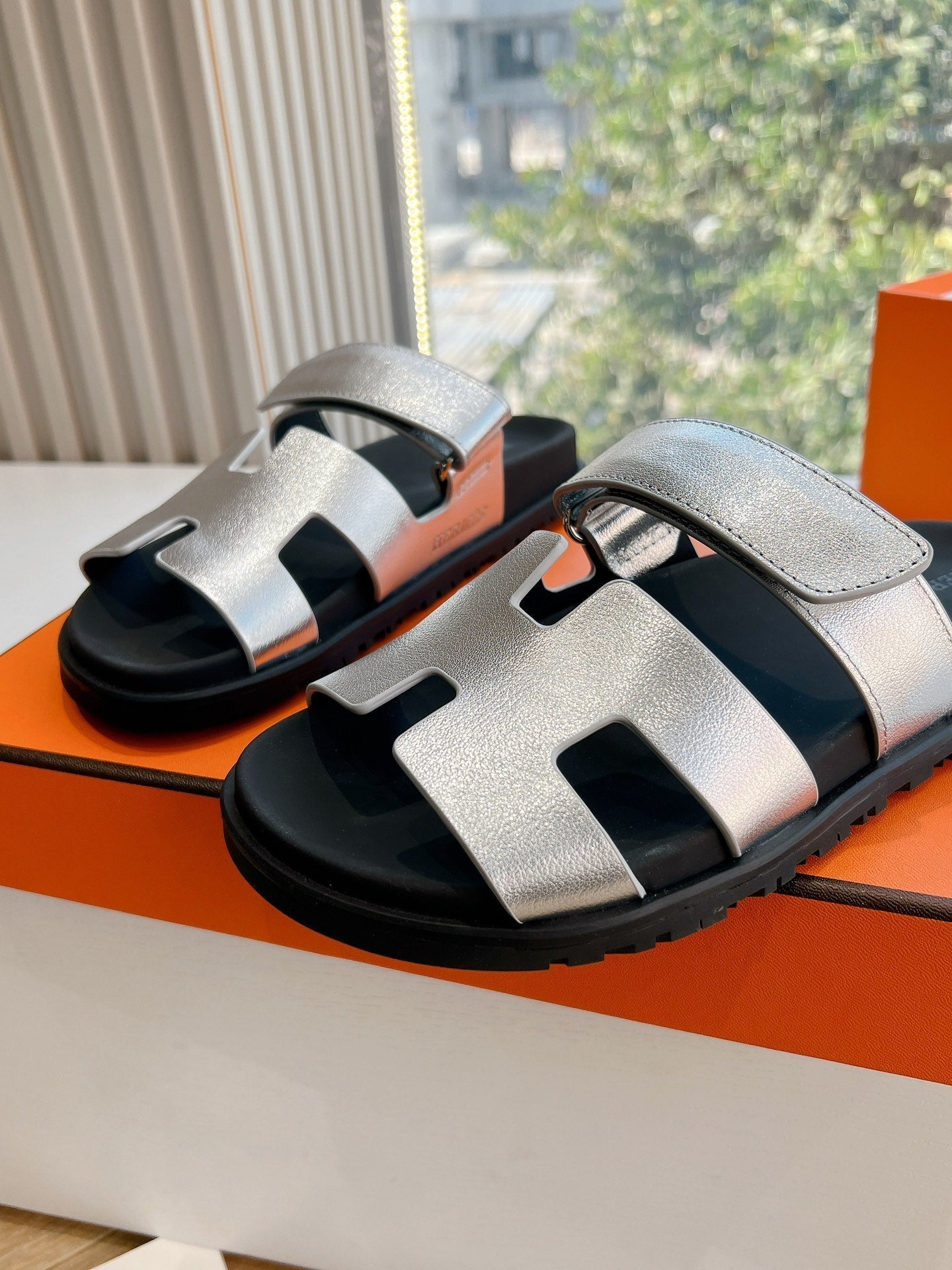 HM Chypre Sandal Silver Calfskin 202812