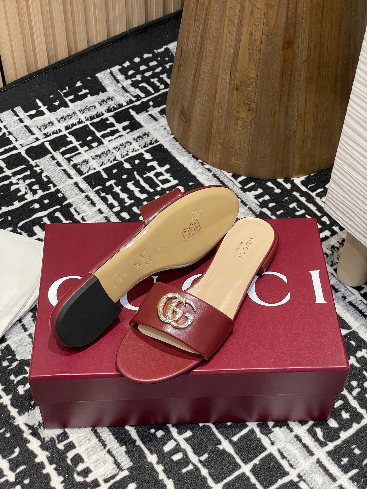 GC 25s flat sandals sliver metallic leather
