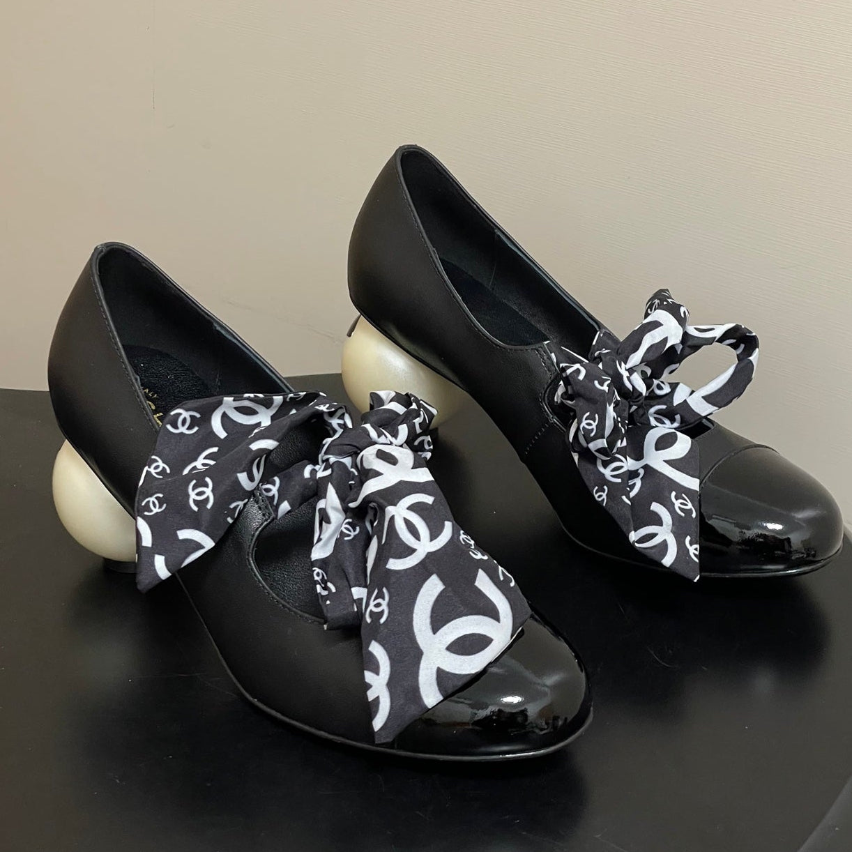 CC 26  Double C Pearl Heel Pump With Silk Ribbon Black Sheepskin 593158