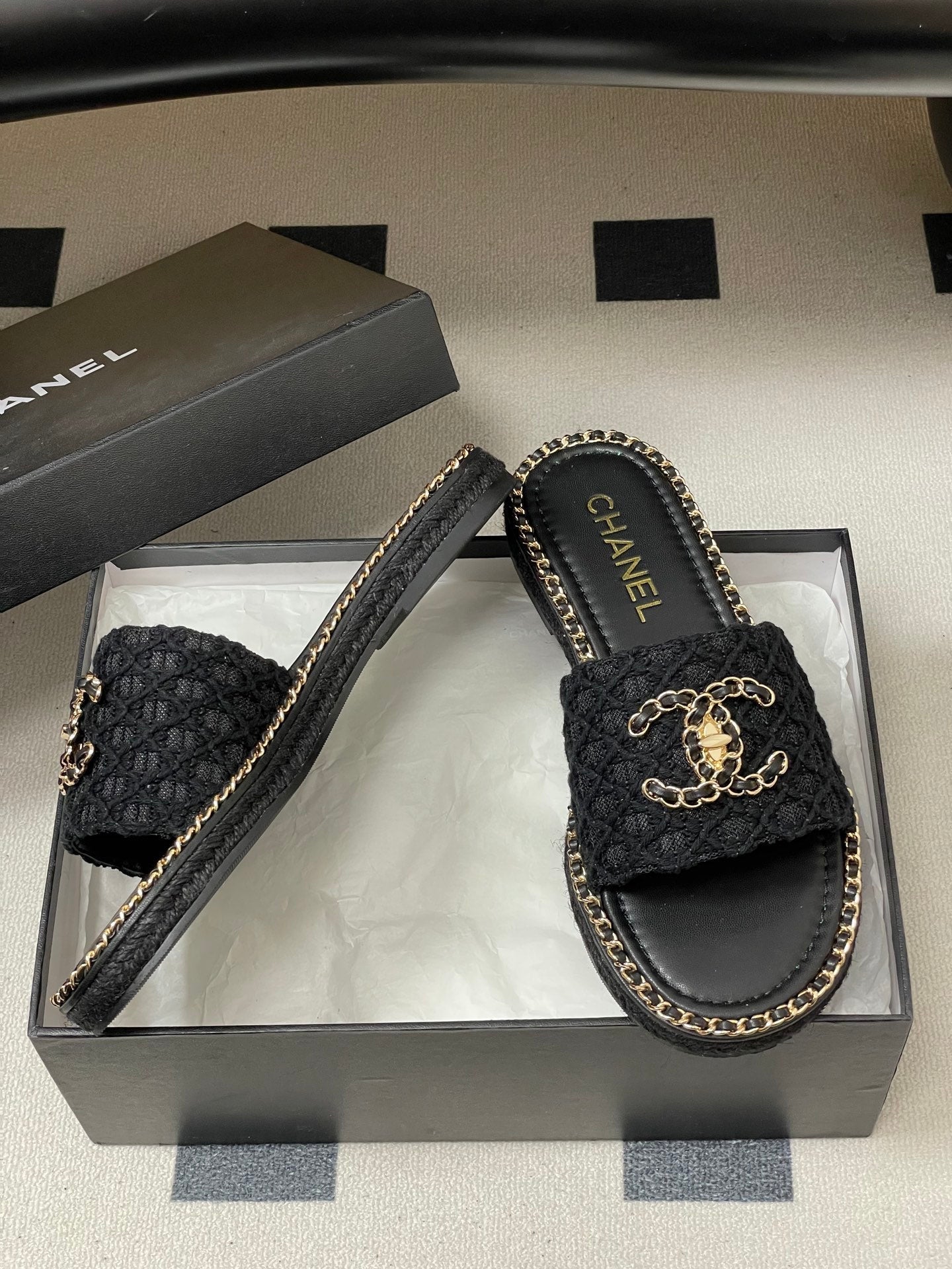 CC 26s Flat Slippers Black Gold Fabric Sheepskin 649487