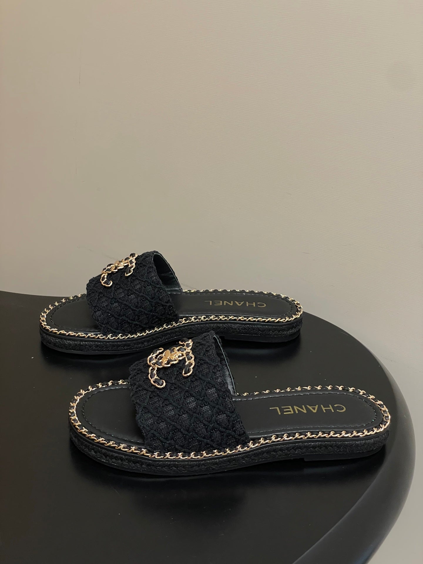 CC 26s Flat Slippers Black Gold Fabric Sheepskin 649487