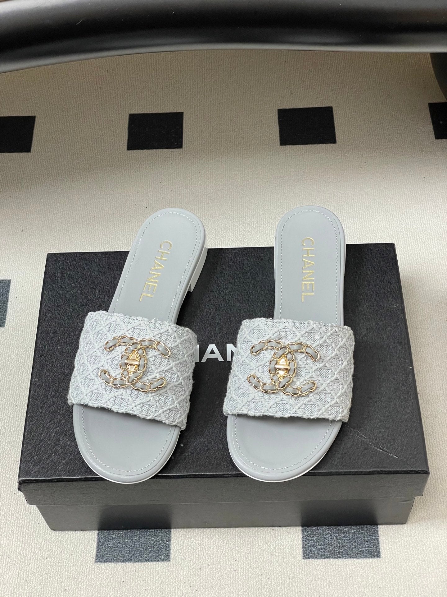 CC 26s Flat Slippers Gray Fabric Sheepskin 649489