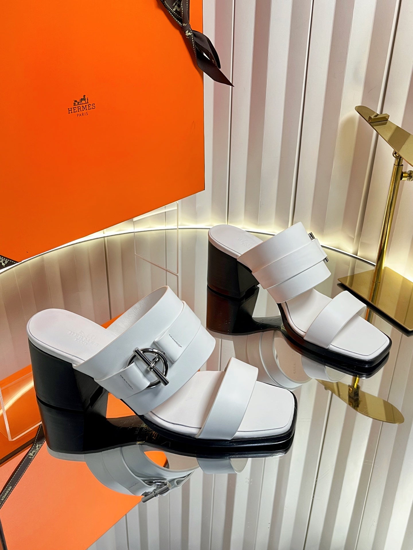 HM 26ss Kelly Buckle High-Heeled Sandals White Calfskin 641966