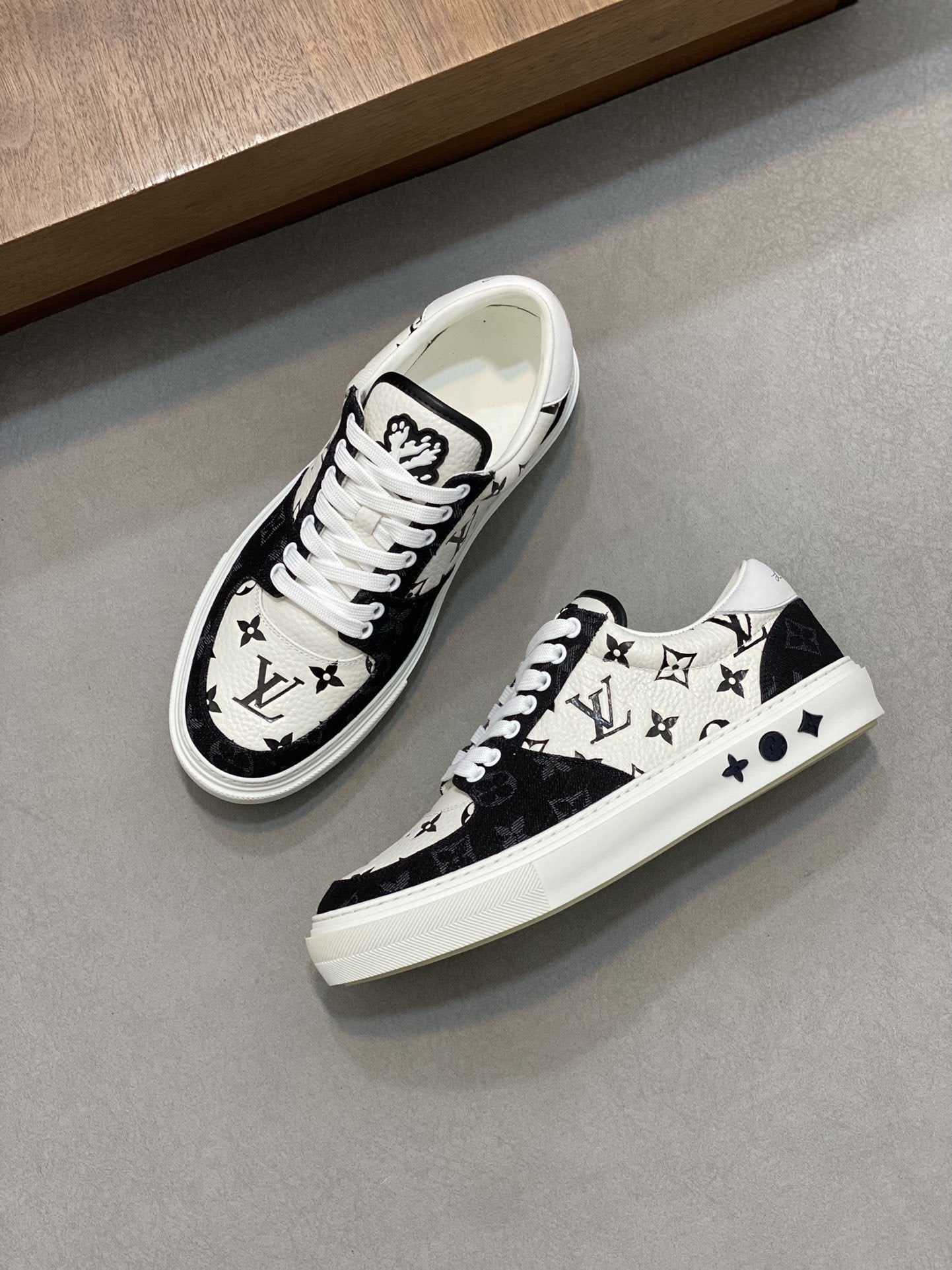 LV MONOGRAM BLACK AND WHITE SNEAKERS
