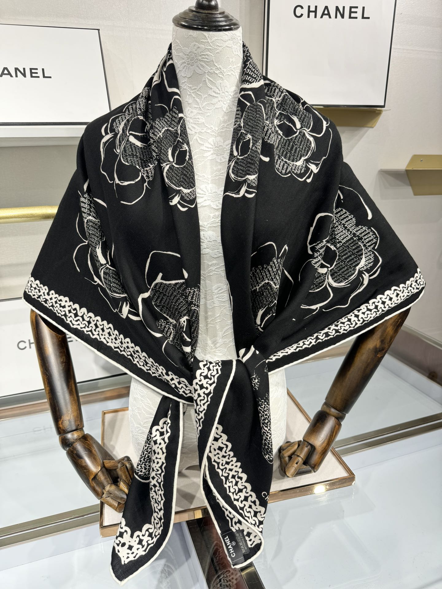 CC Square Scarf 140 CM In Black White Cashmere Silk 408418