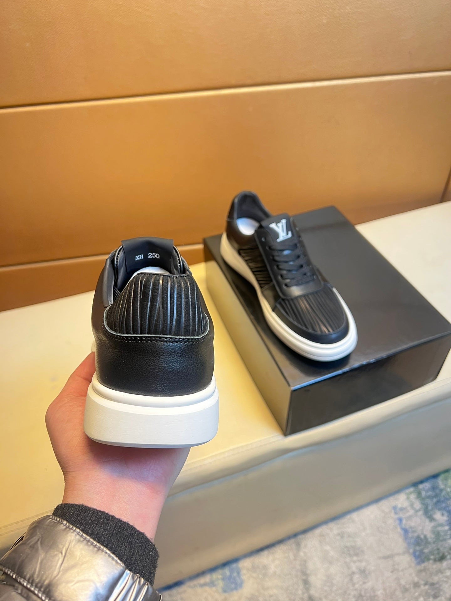 LV SNEAKERS IN BLACK CALFSKIN AND SUEDE