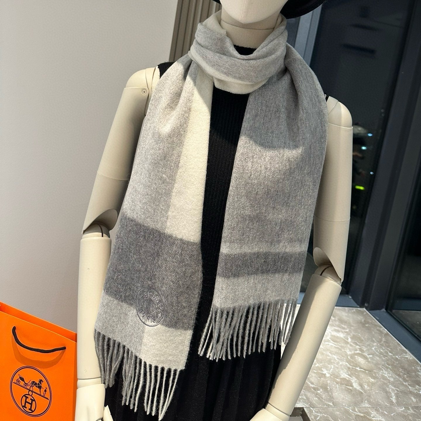 Scarf 180 CM In Grey Black Mix White Cashmere  381230