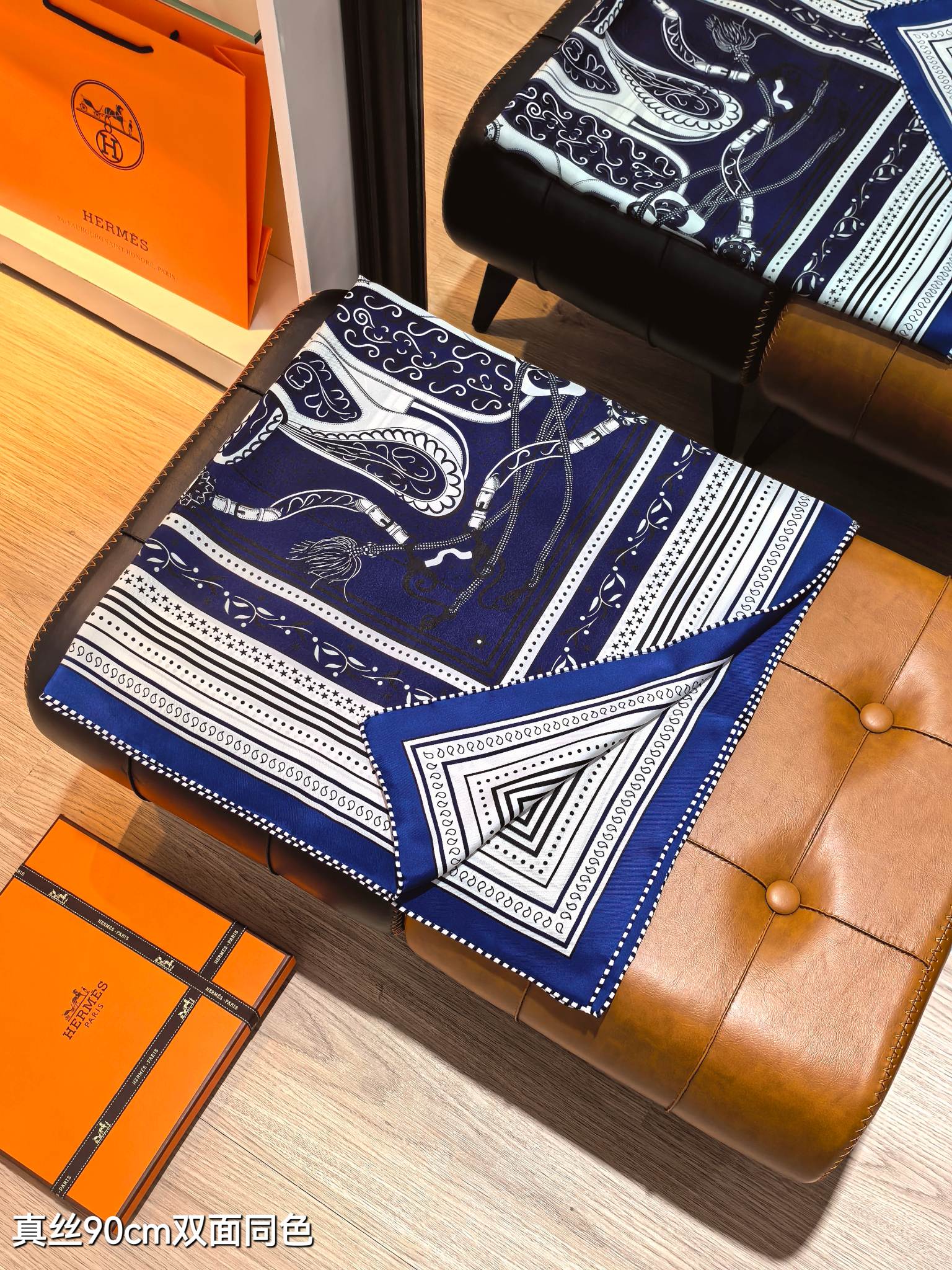 HM 26ss Amazon  Scarf 90 Dark Blue White Twill Silk 132411