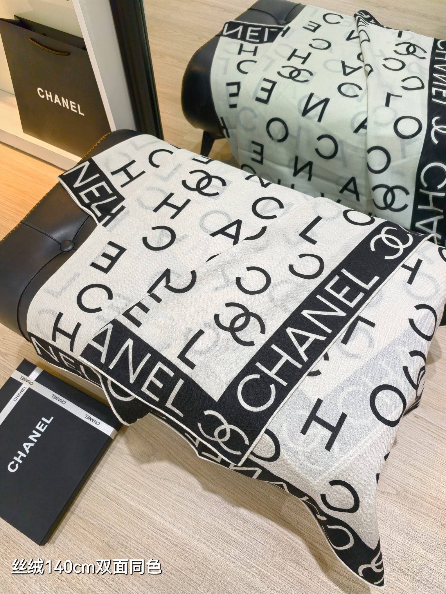 CC 25  Scarf 140CM White Black Cashmere 293085