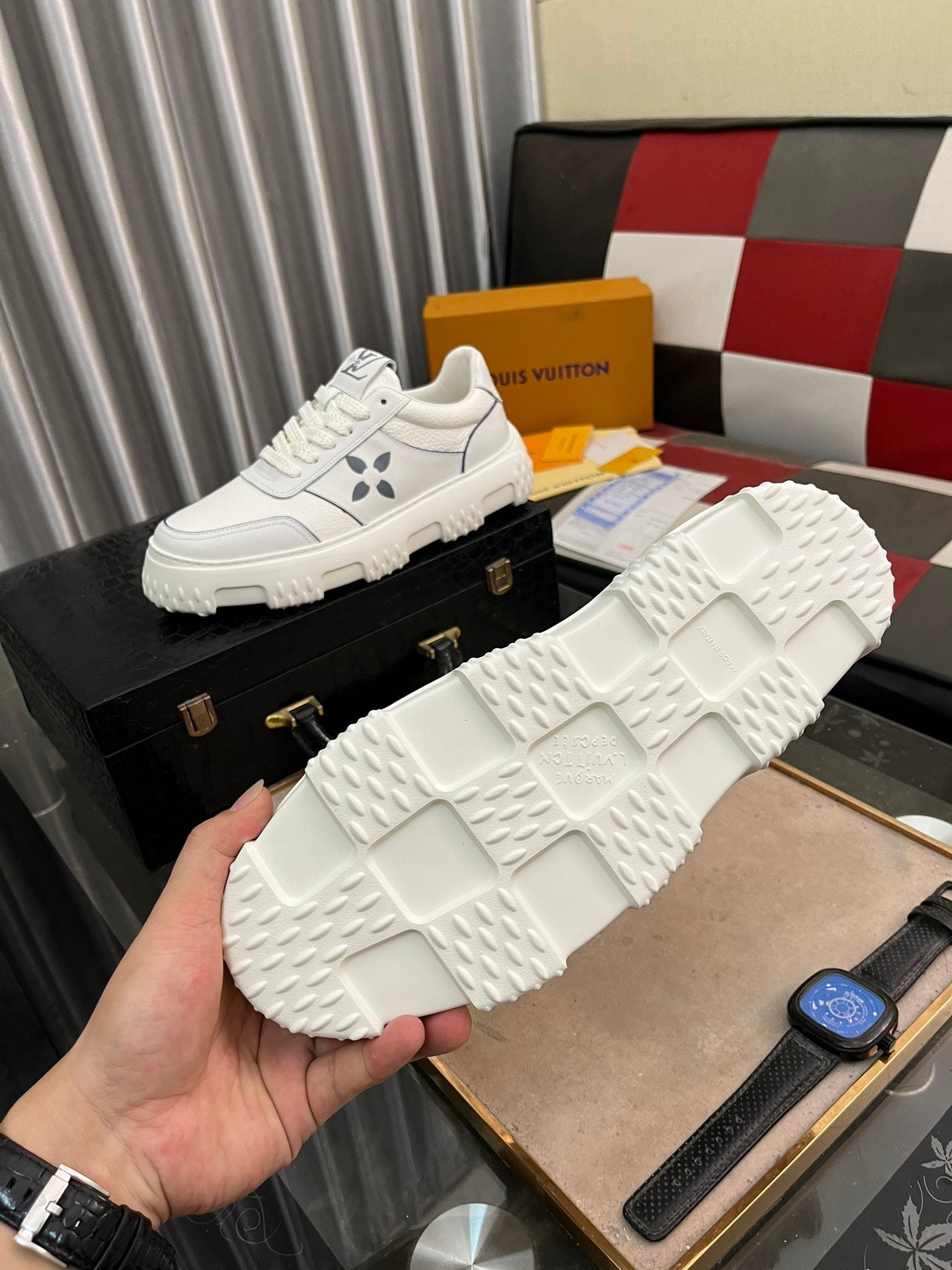 LV SNEAKER WHITE MIX GREY MONOGRAM CALFSKIN