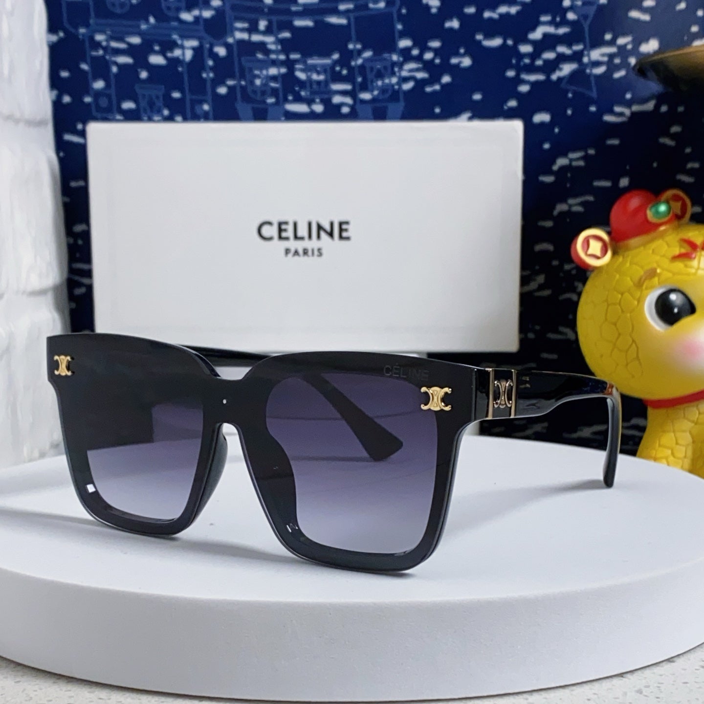 TRIOMPHE SUNGLASSES 548636 IN BLACK ACETATE GRADIENT SMOKE LENSES